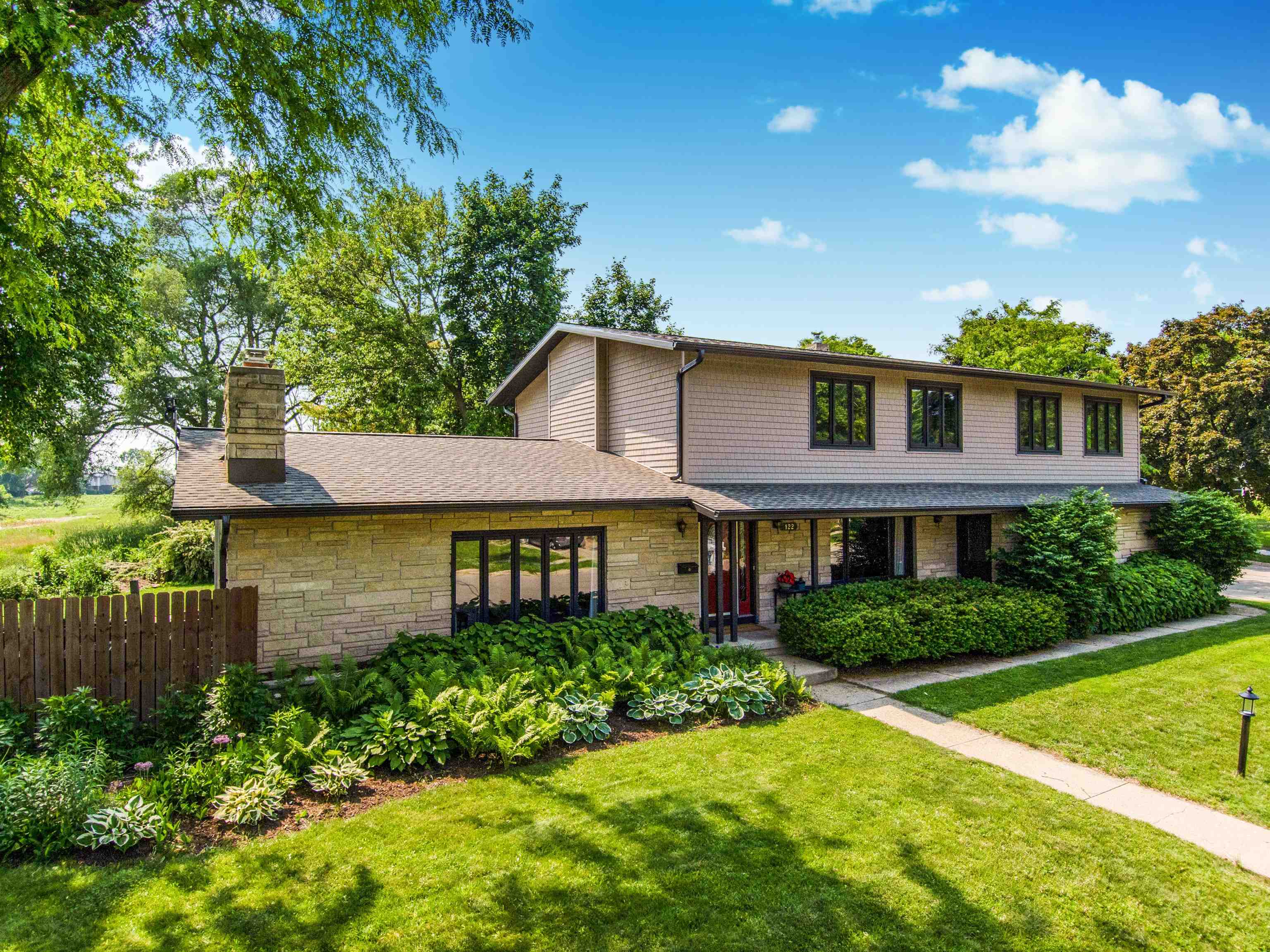 122 S Yellowstone Drive