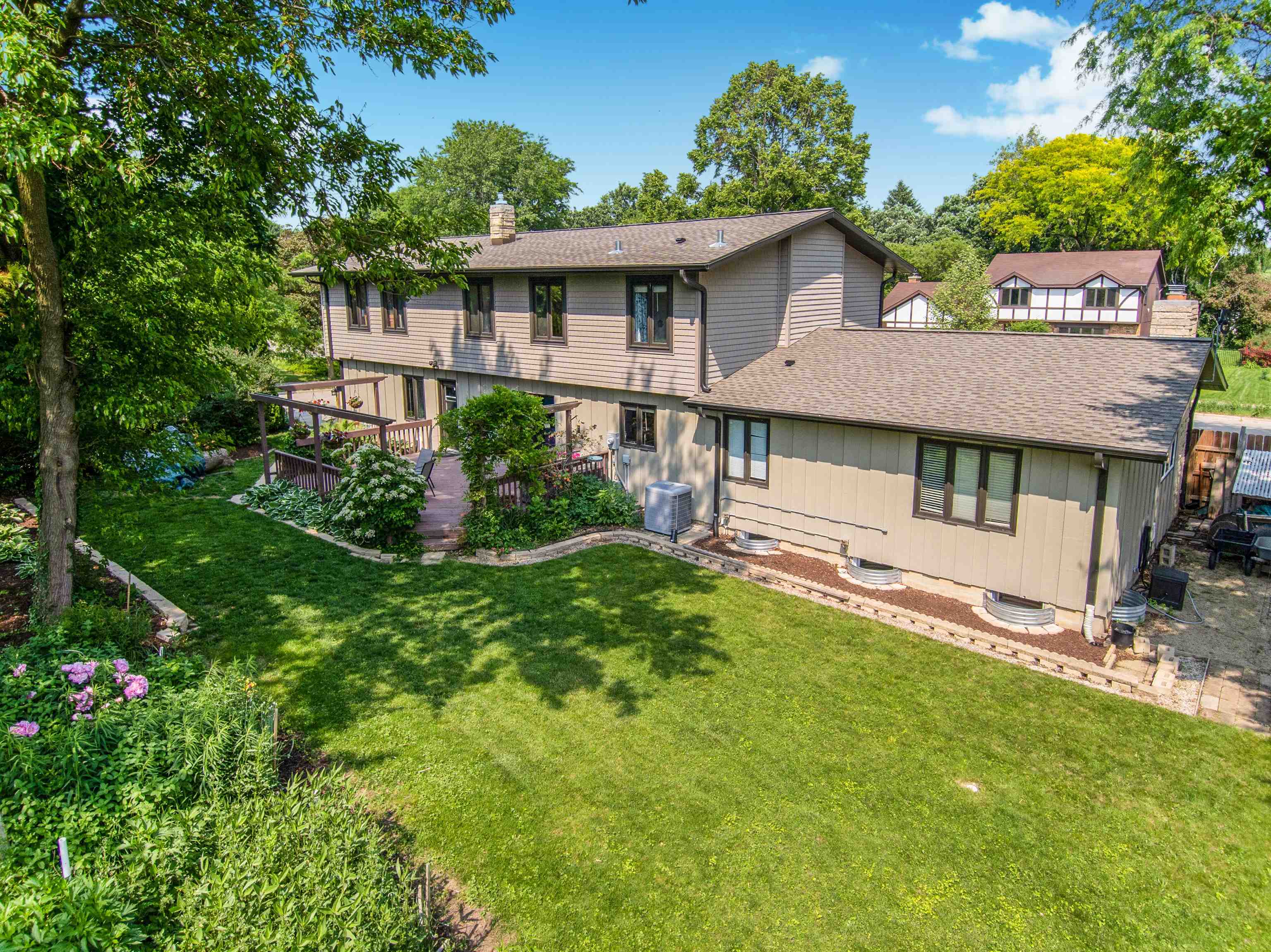 122 S Yellowstone Drive