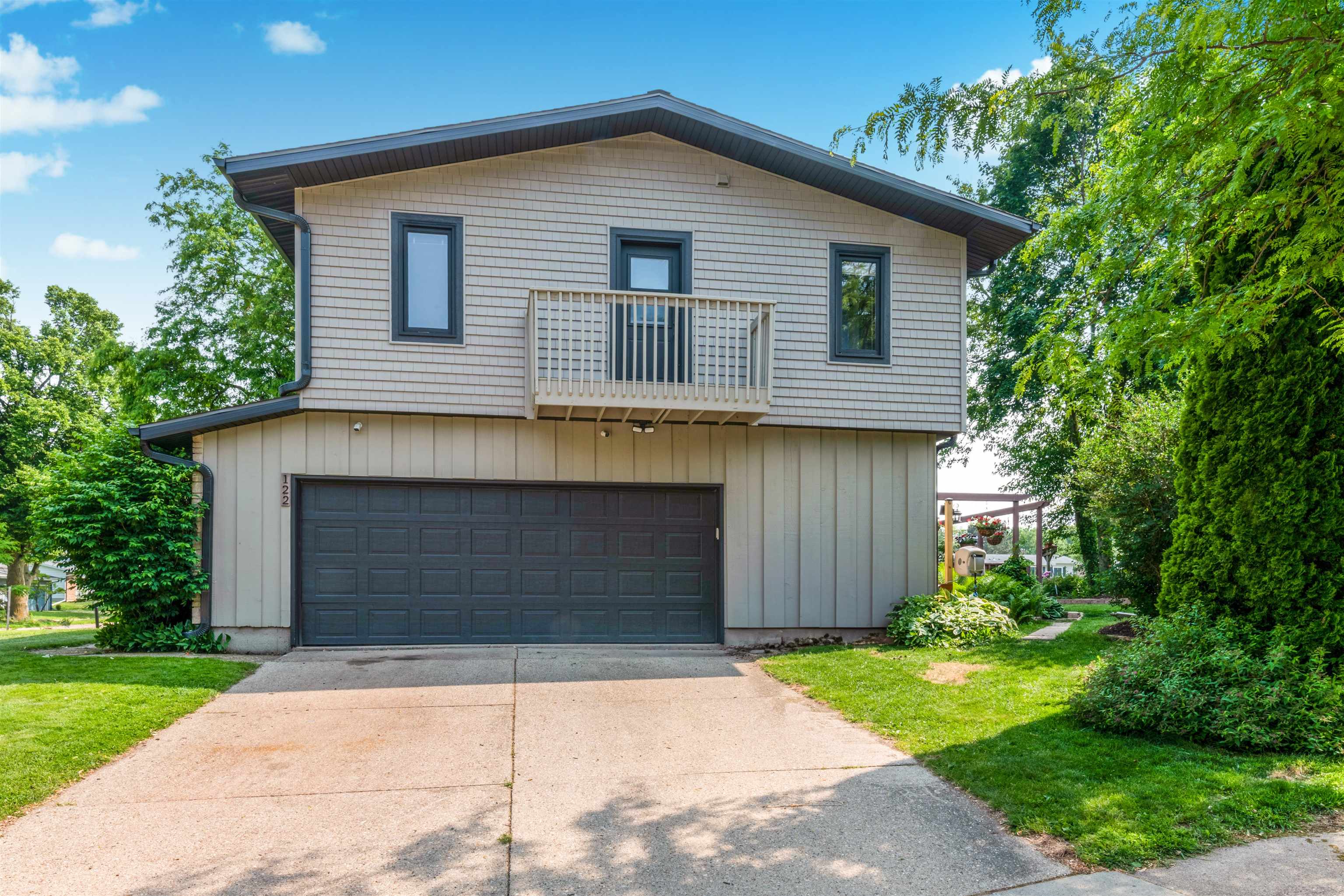 122 S Yellowstone Drive