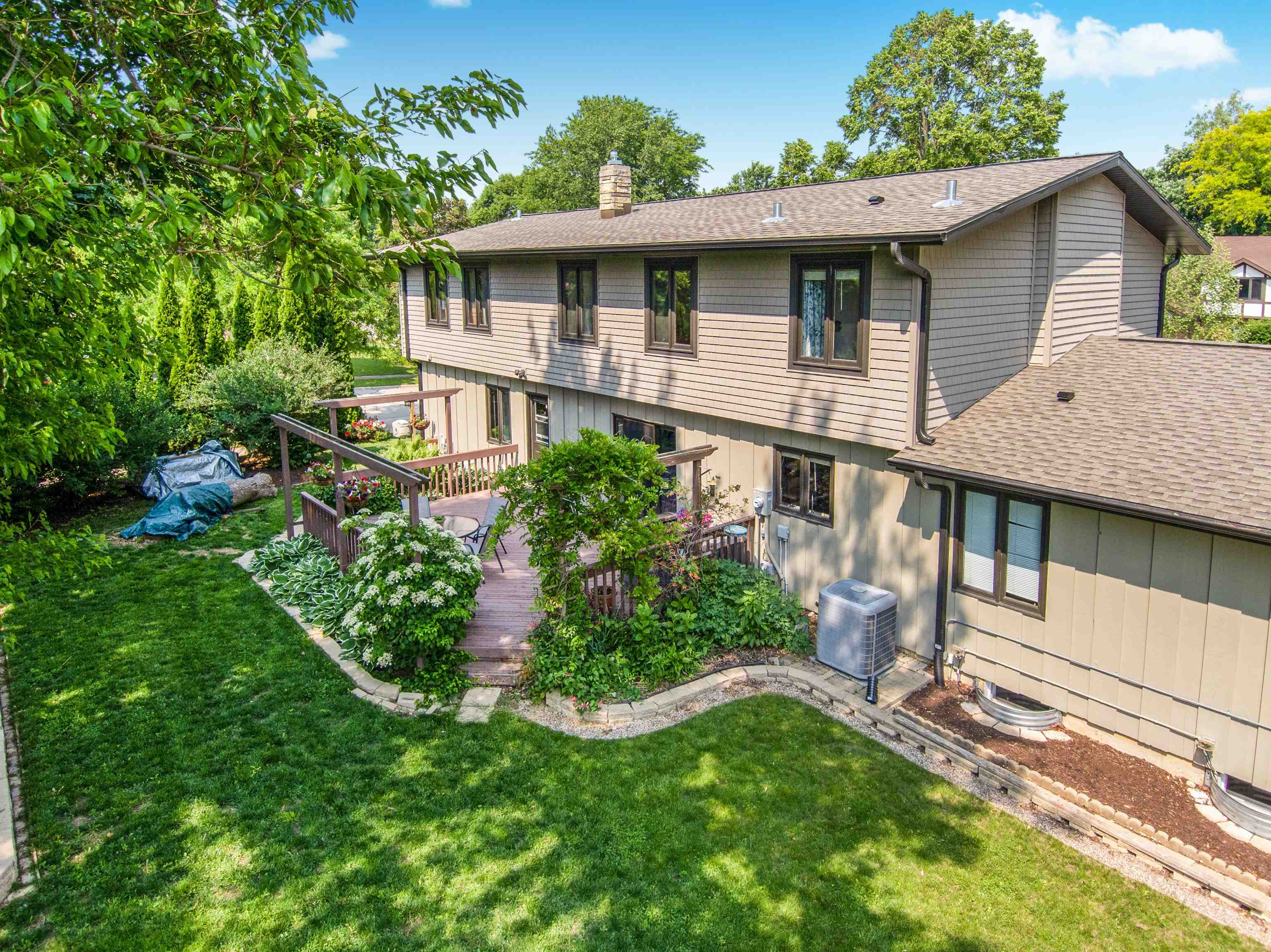 122 S Yellowstone Drive