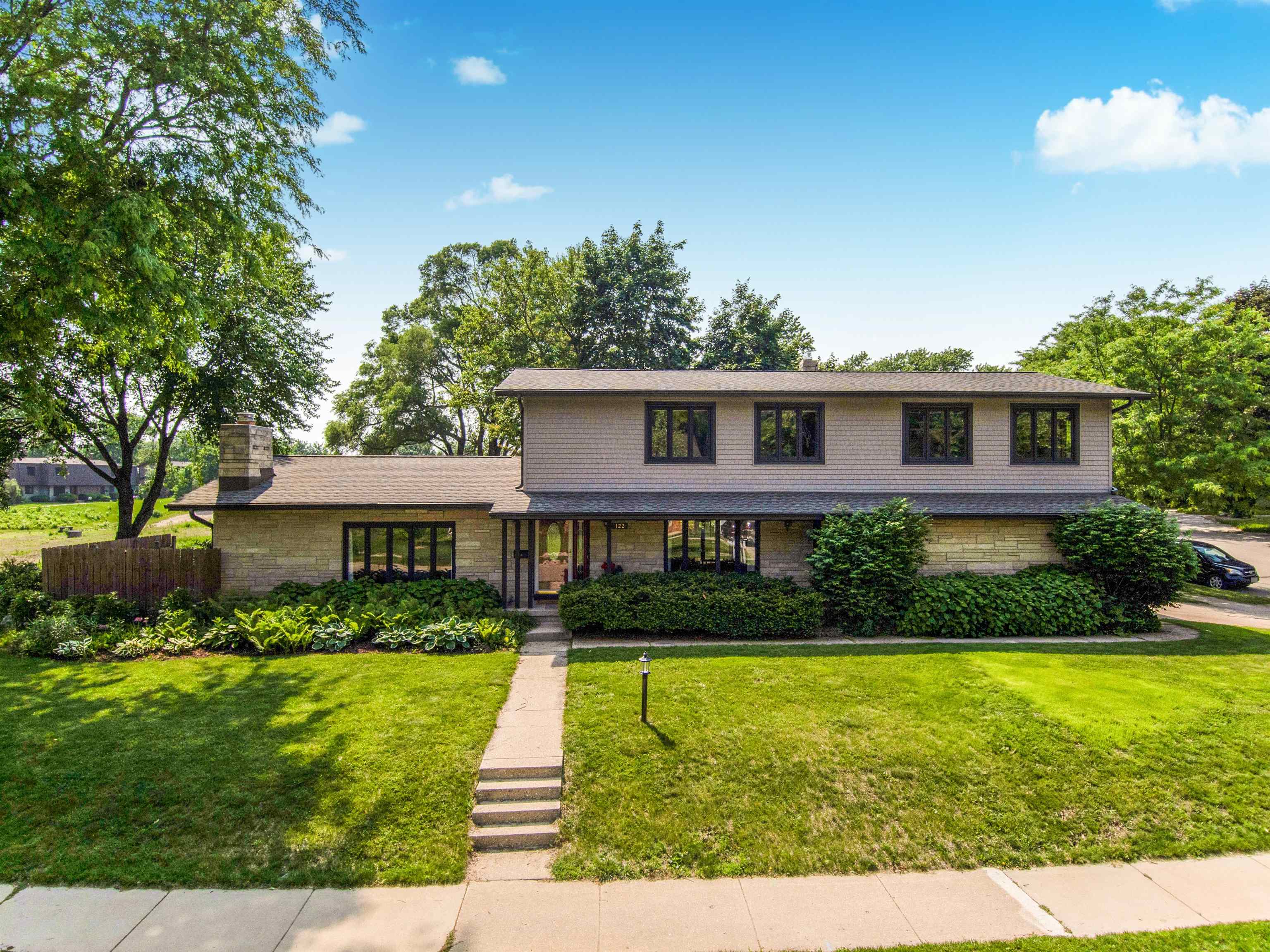 122 S Yellowstone Drive