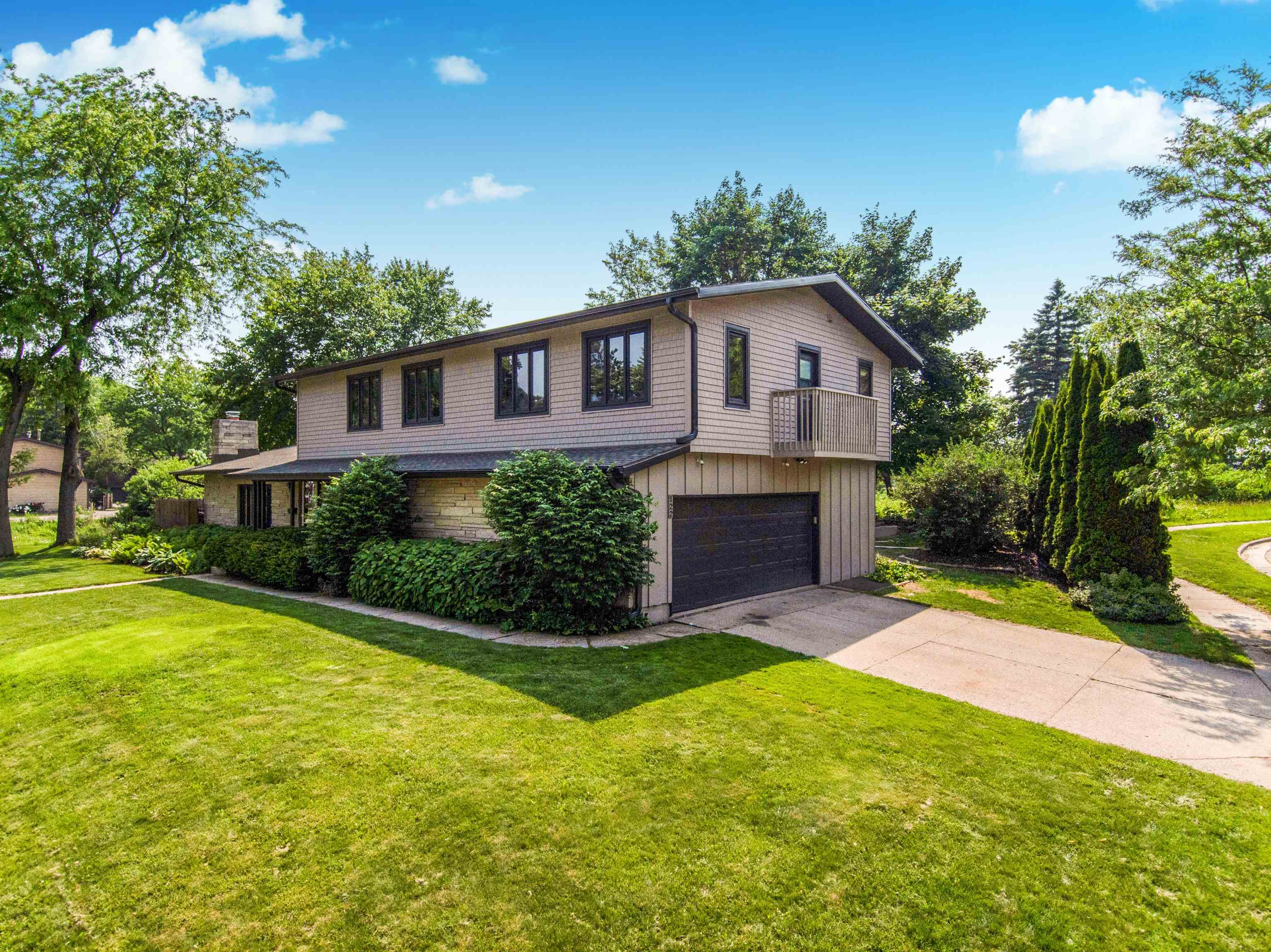 122 S Yellowstone Drive