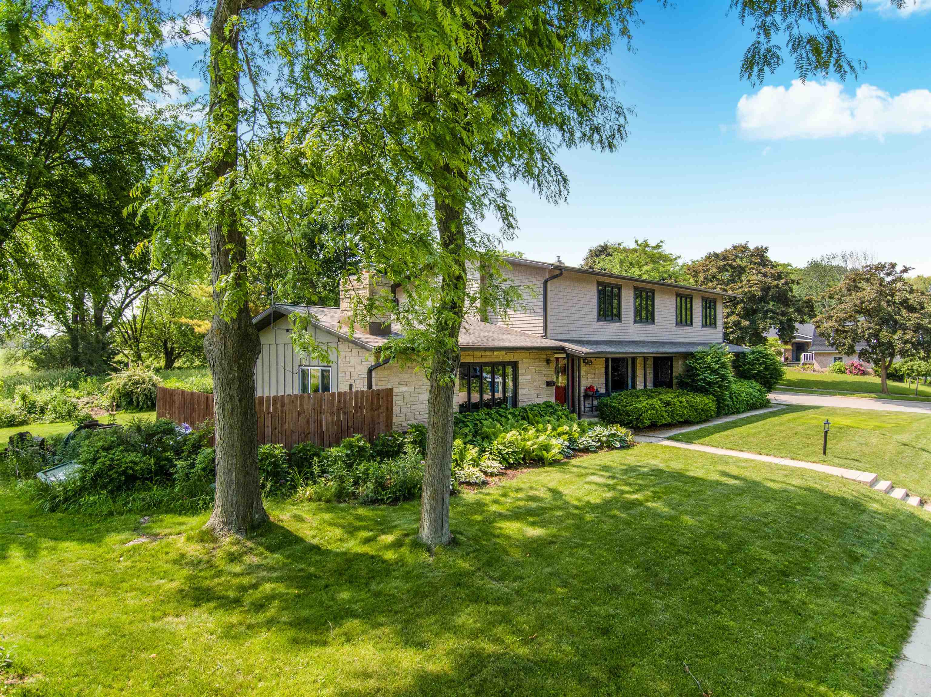 122 S Yellowstone Drive