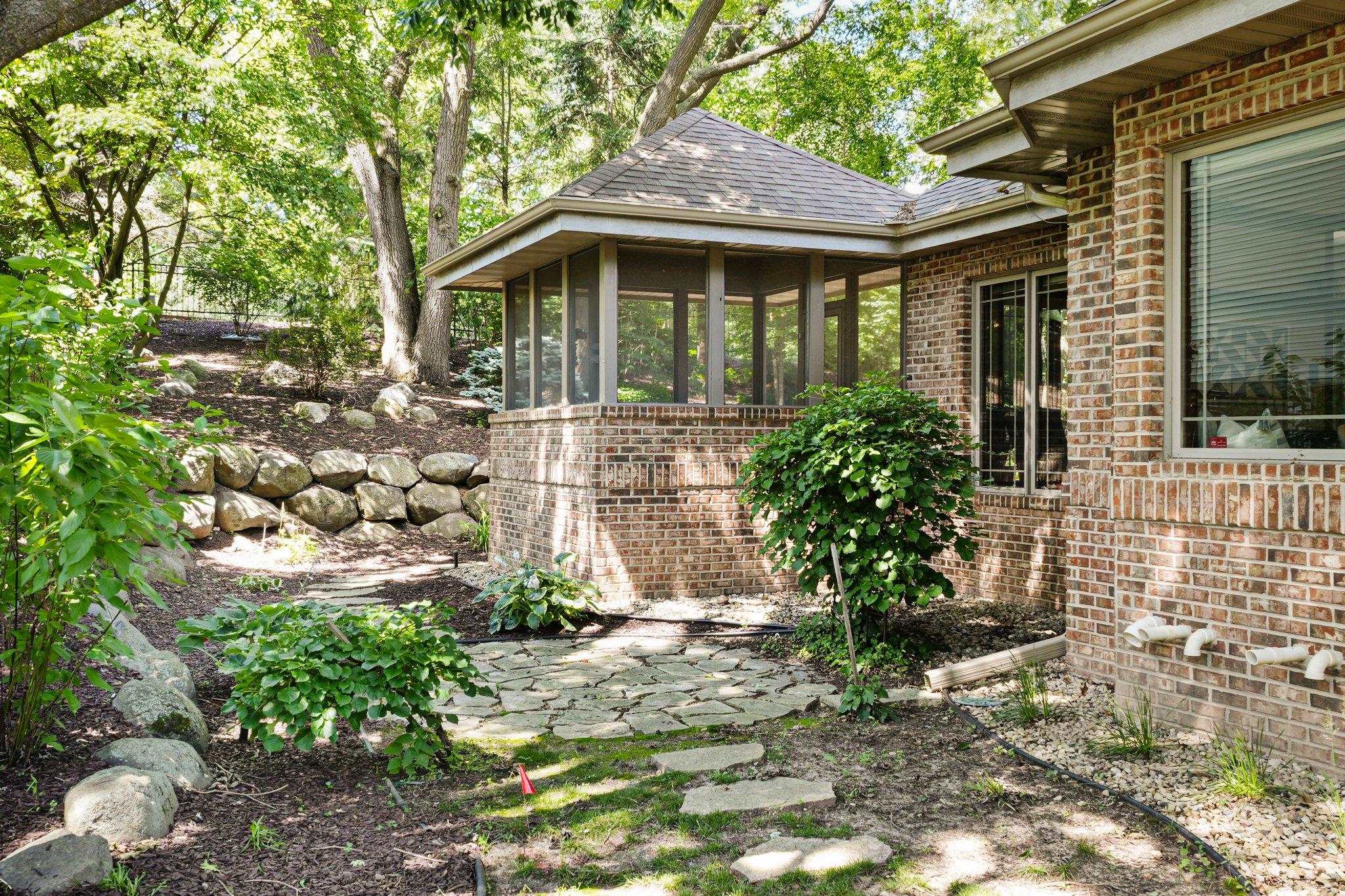 39 Hawk Feather Circle