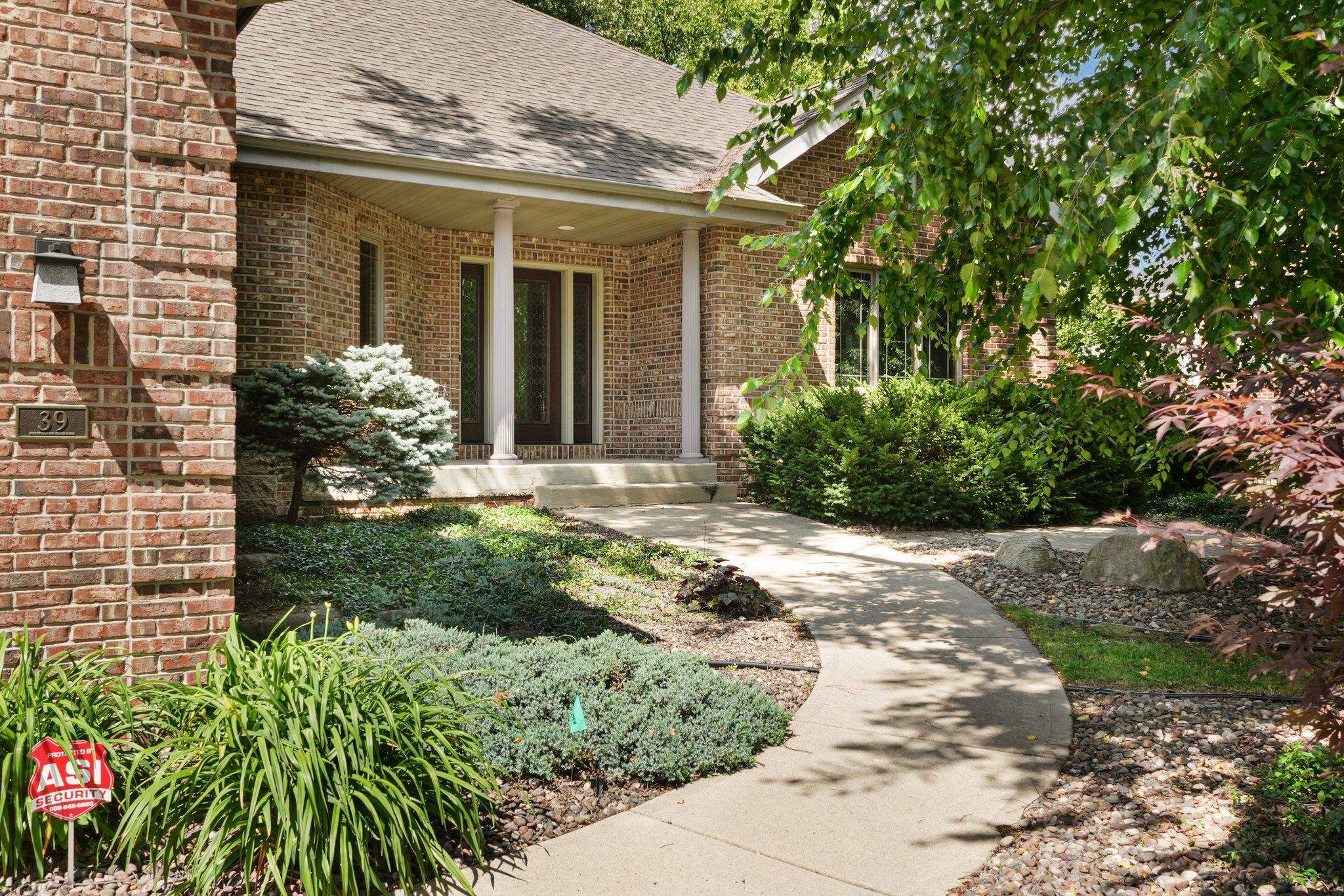 39 Hawk Feather Circle
