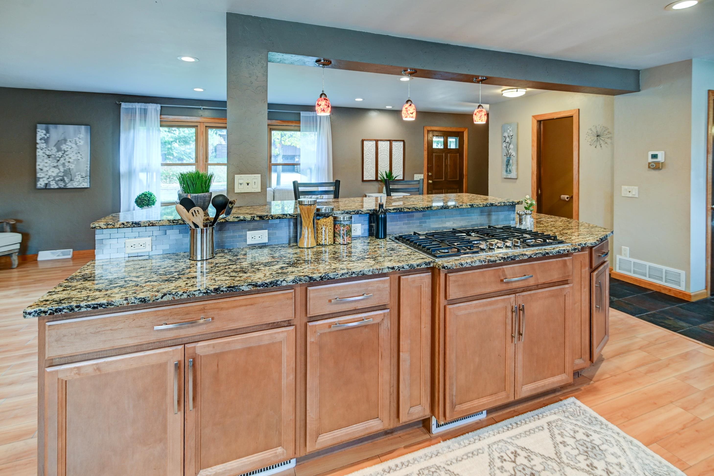 1618 Angel Crest Way