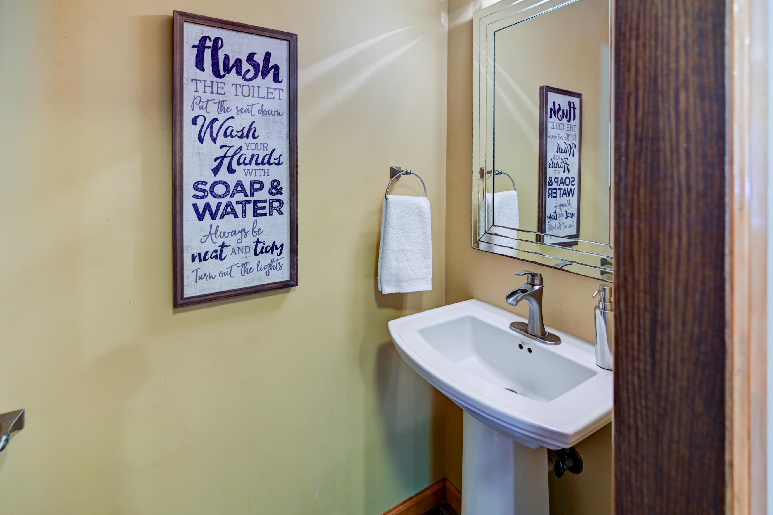 1618 Angel Crest Way