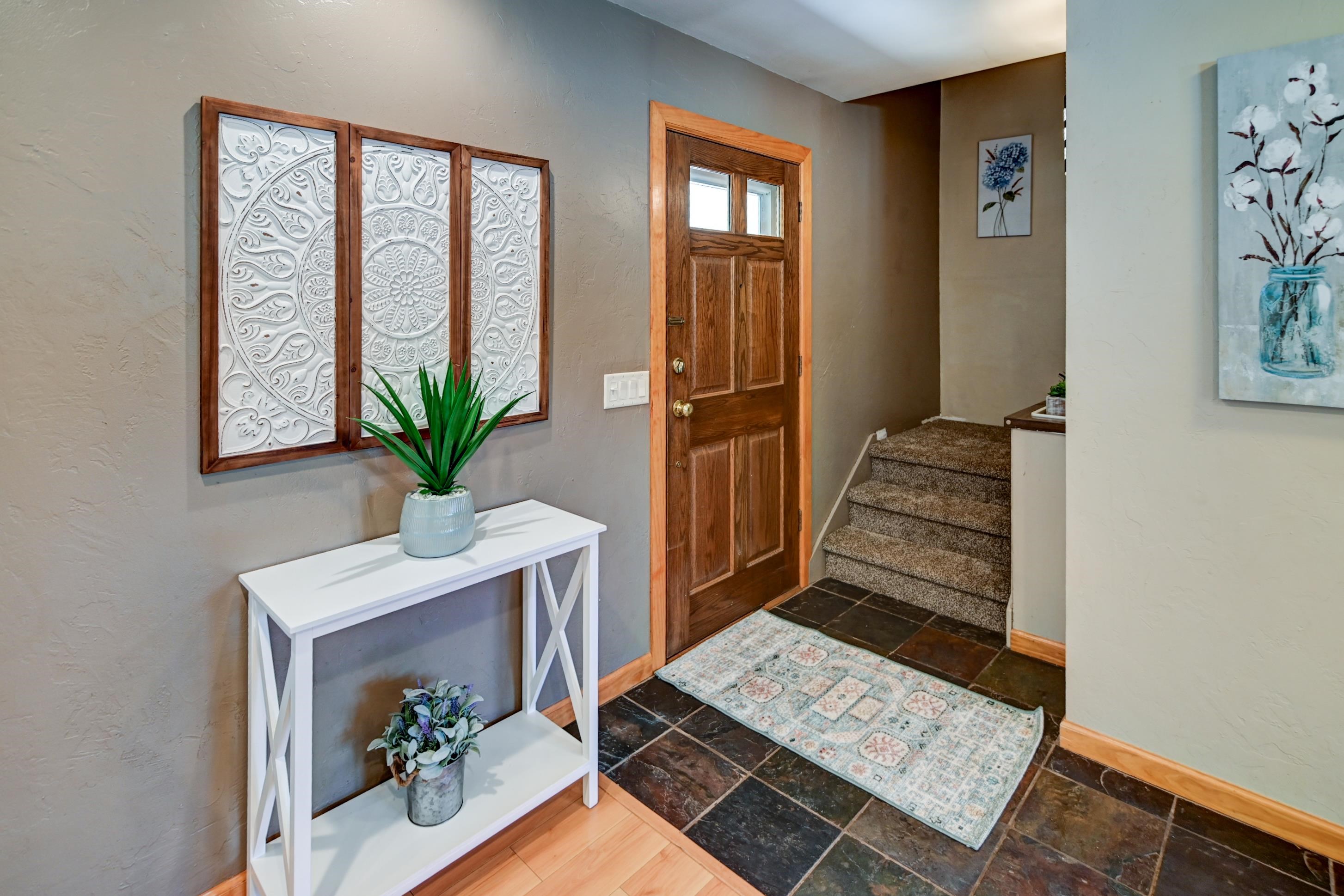 1618 Angel Crest Way