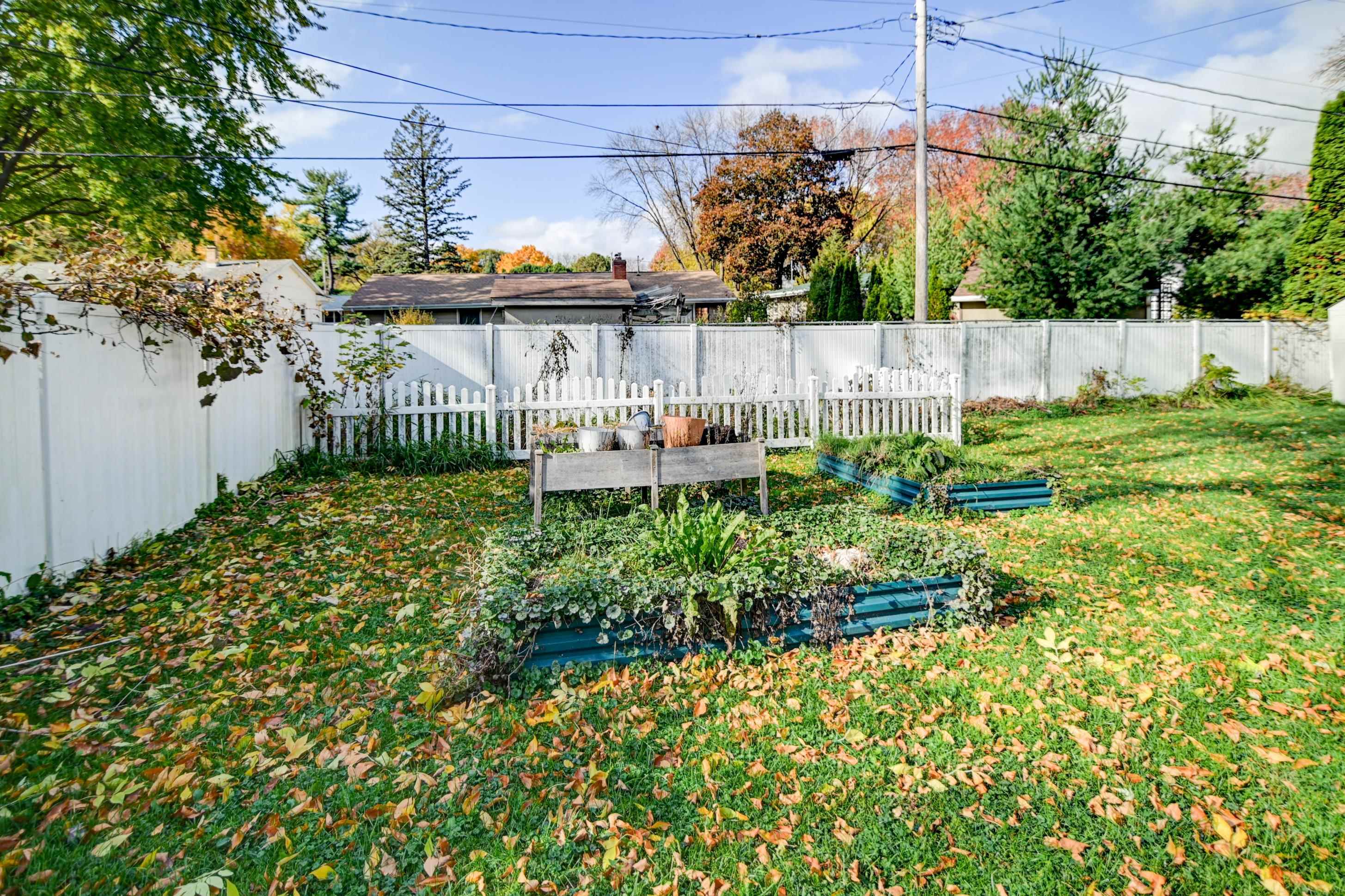 1618 Angel Crest Way