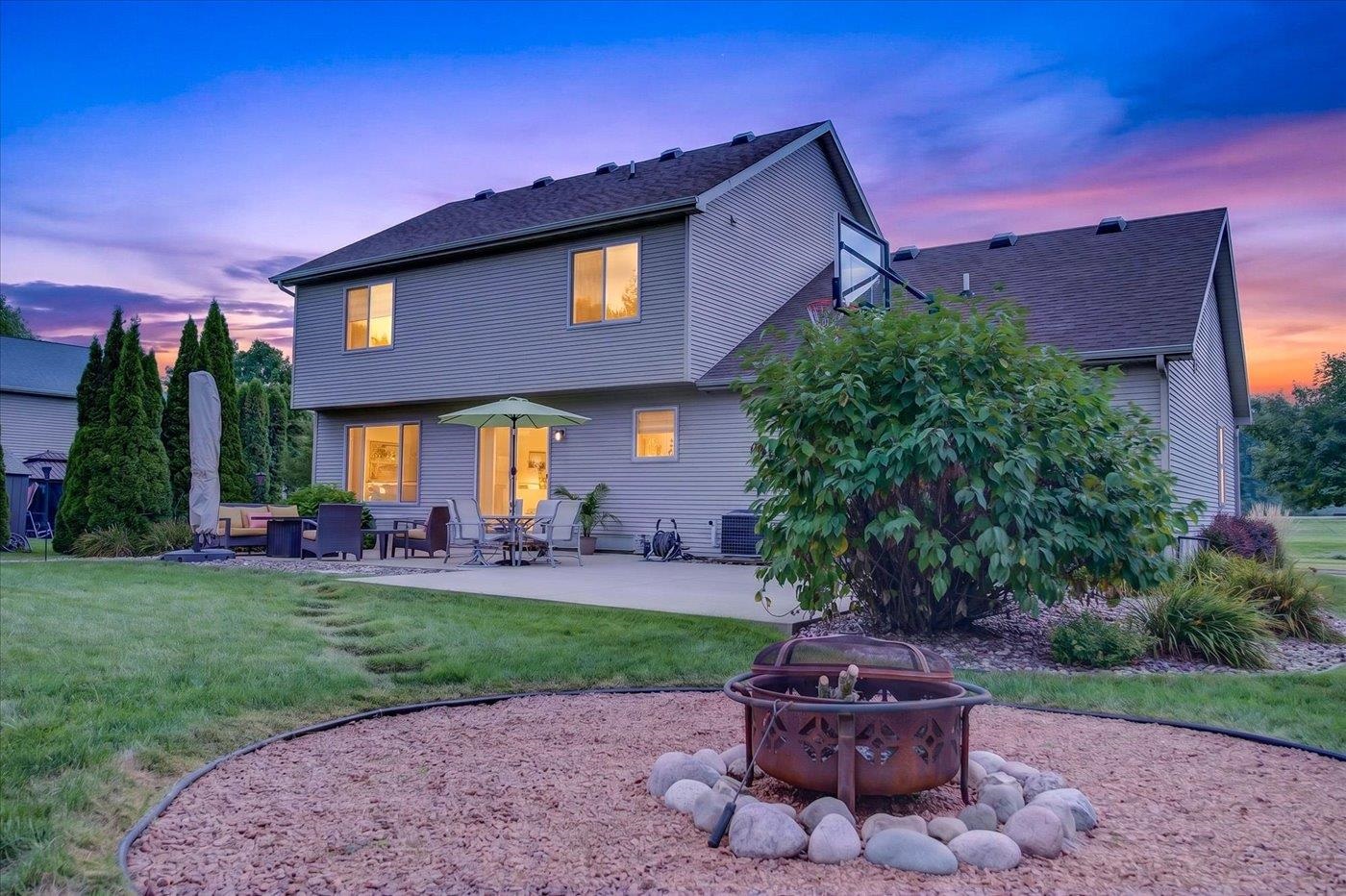 912 Questa Ridge Trail