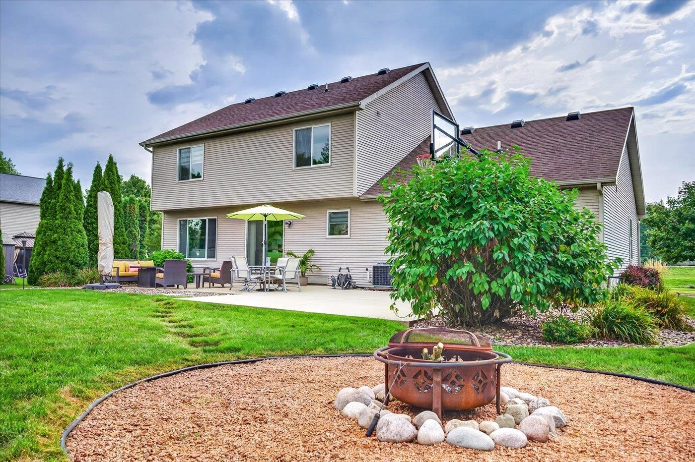 912 Questa Ridge Trail