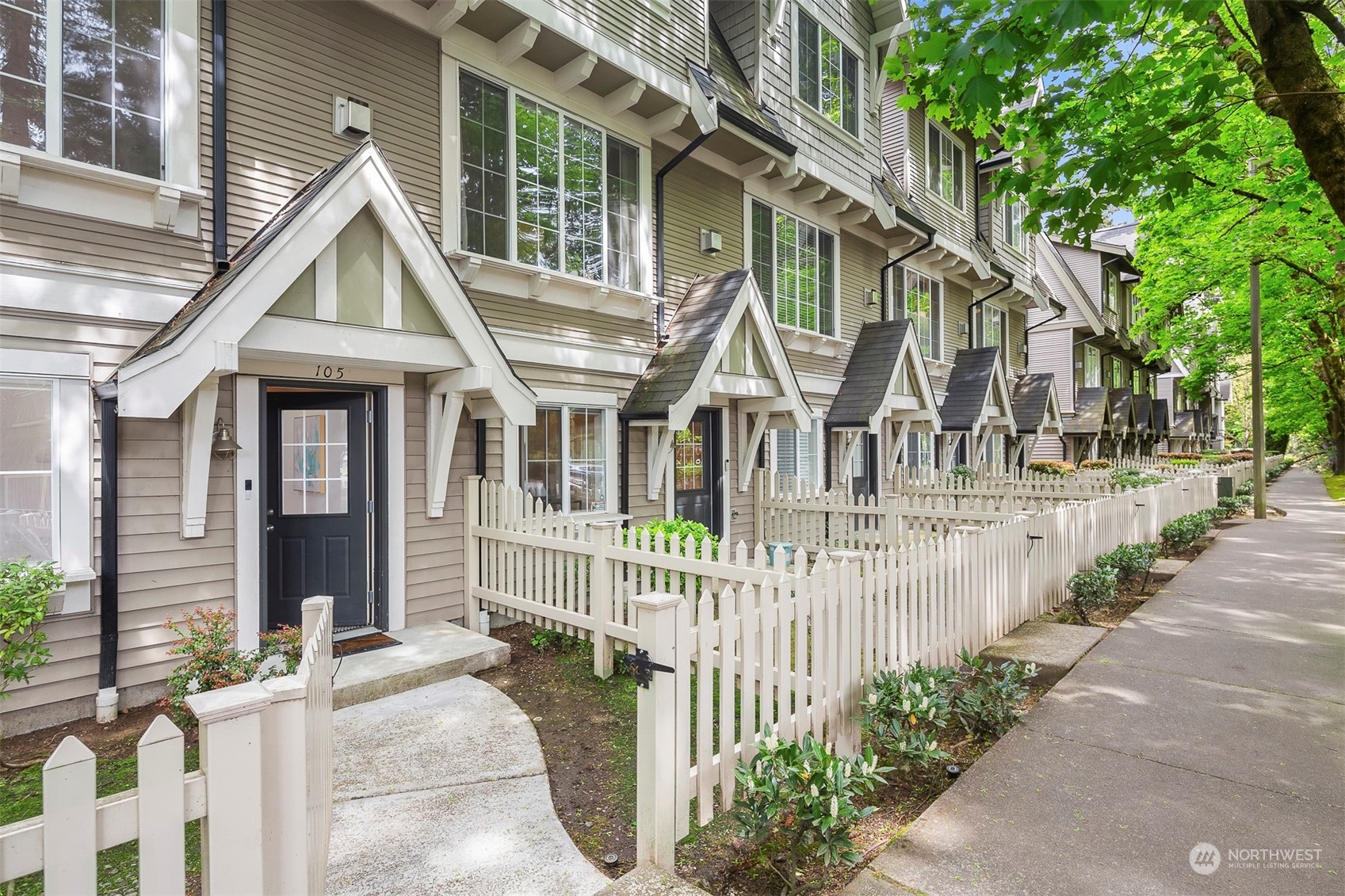 18211 NE 95th Way Unit: 105