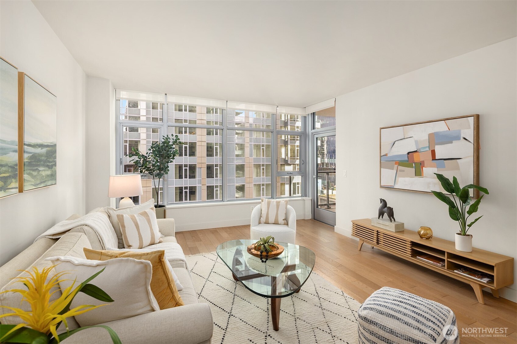 588 Bell Street Unit: 703S