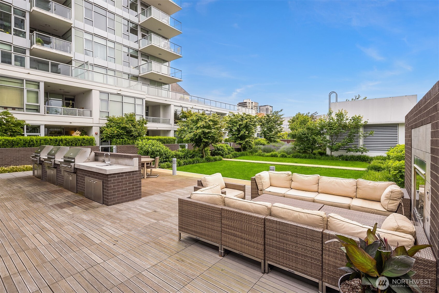 588 Bell Street Unit: 703S