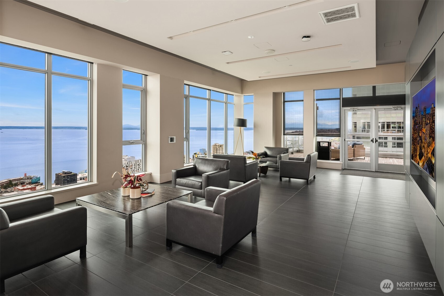 588 Bell Street Unit: 703S