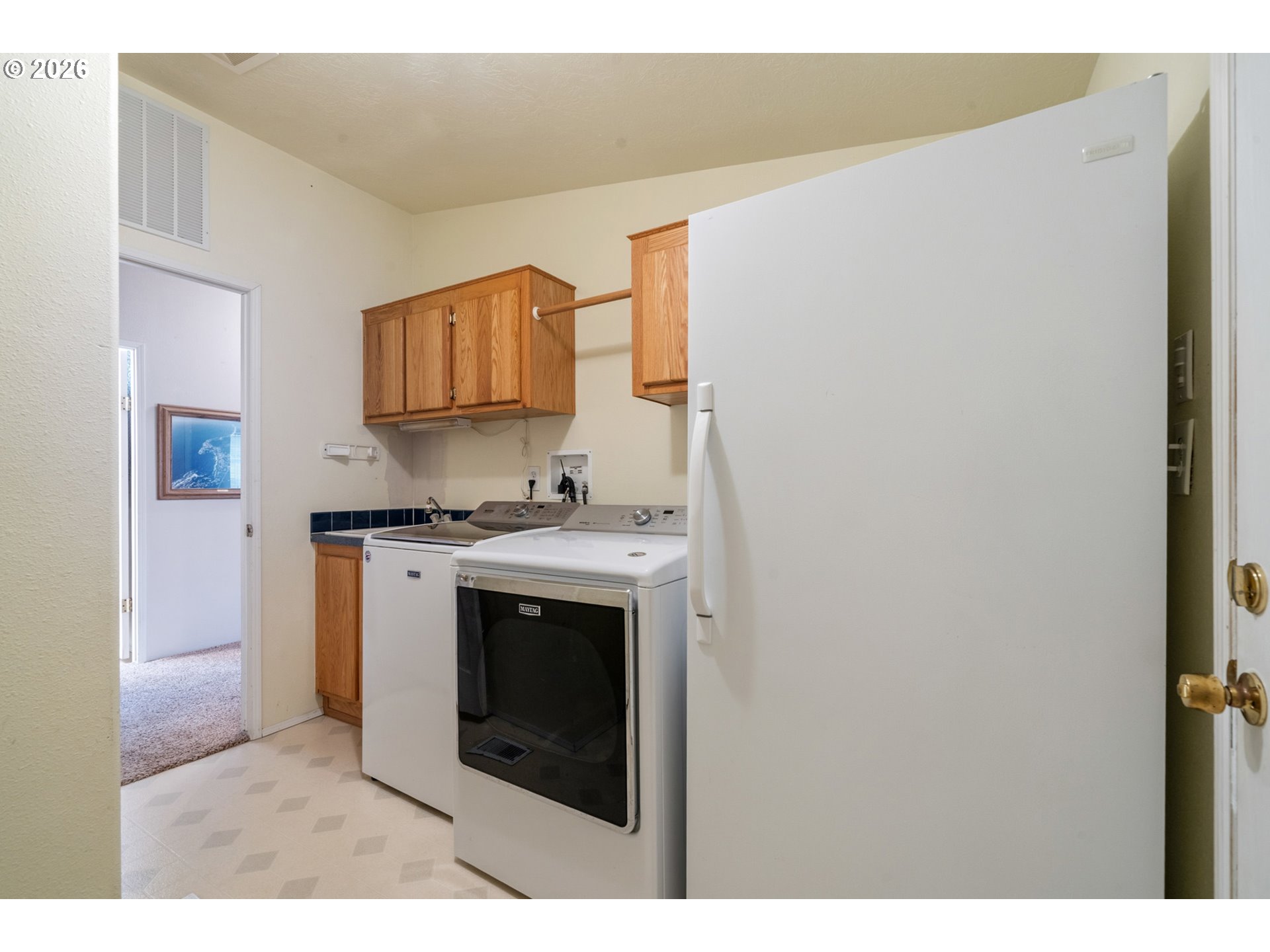 370 SE ANCHOR AVE
