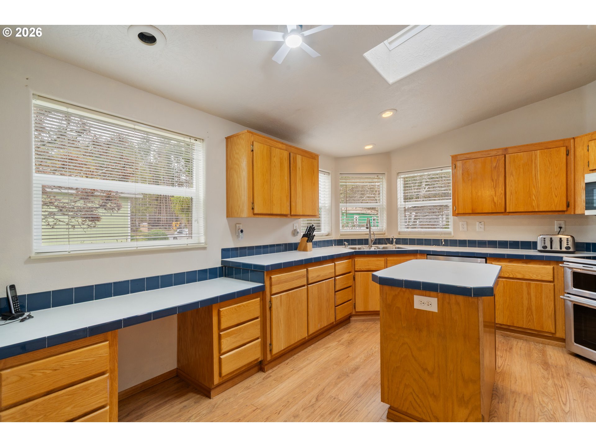 370 SE ANCHOR AVE