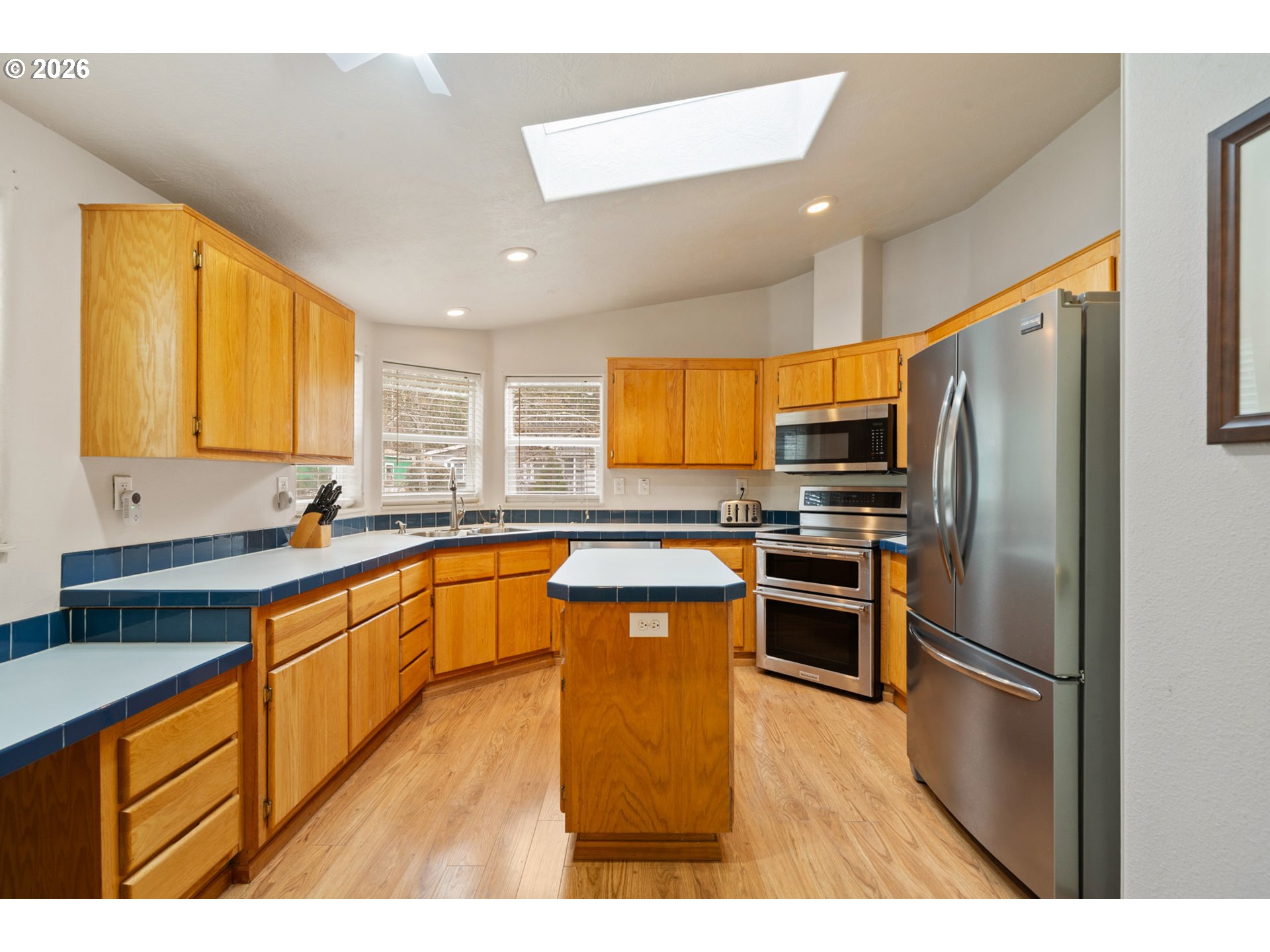 370 SE ANCHOR AVE