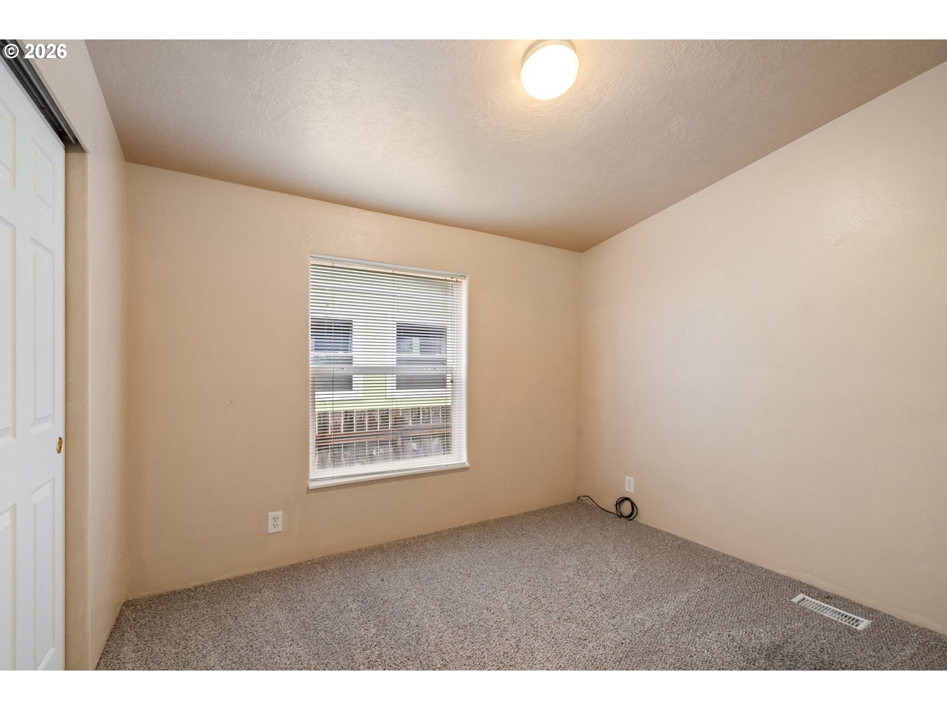 370 SE ANCHOR AVE
