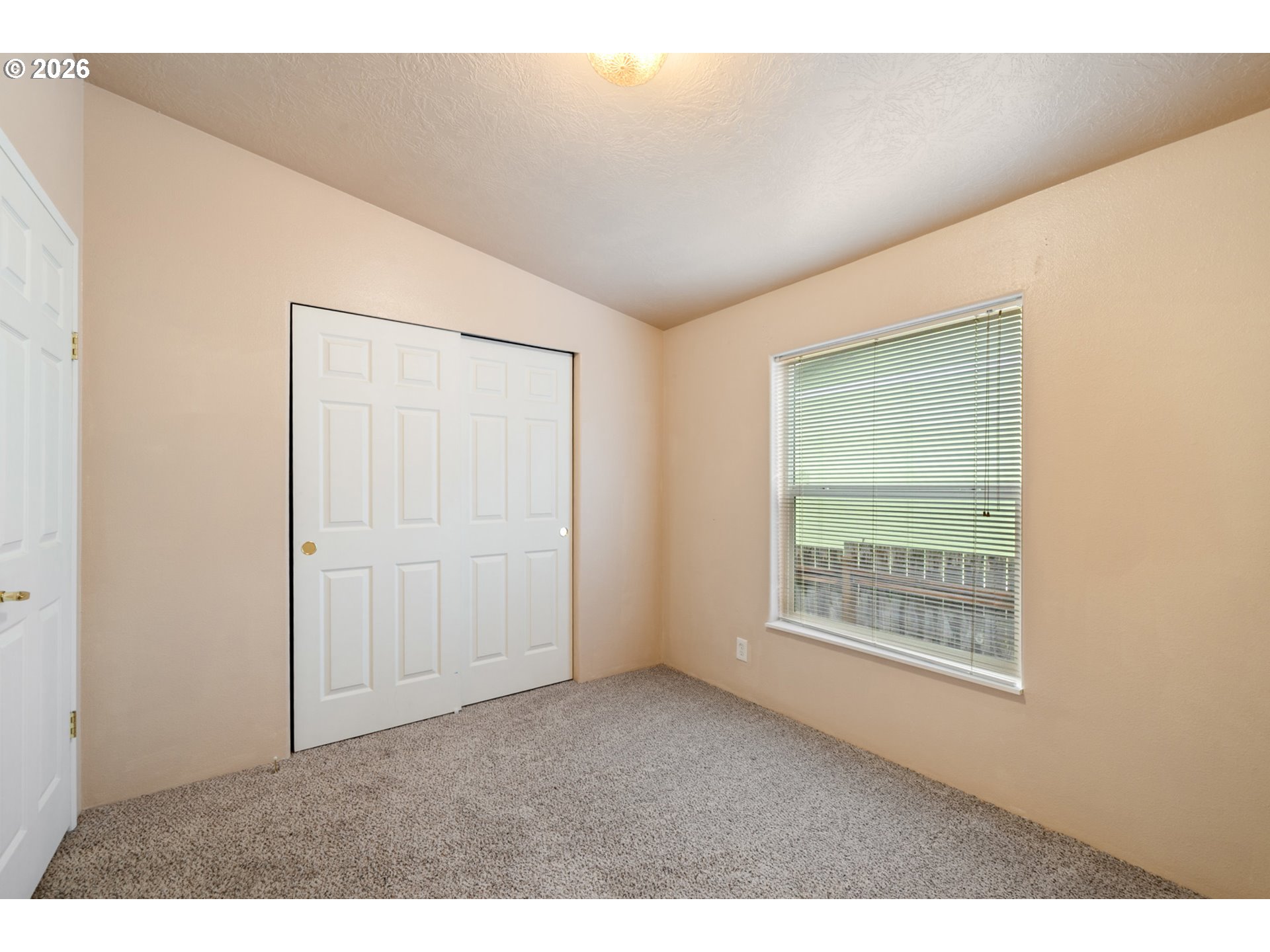 370 SE ANCHOR AVE