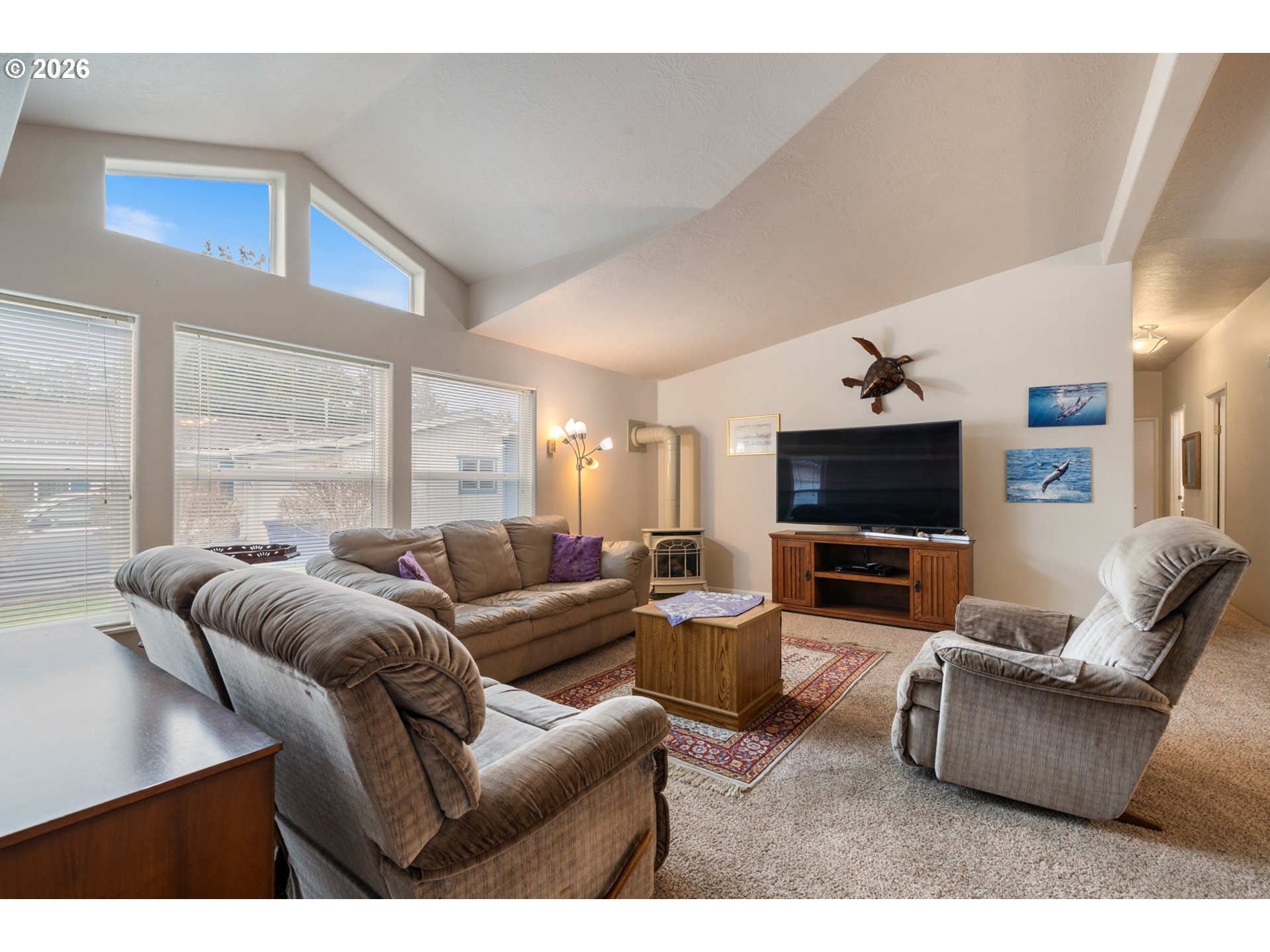 370 SE ANCHOR AVE
