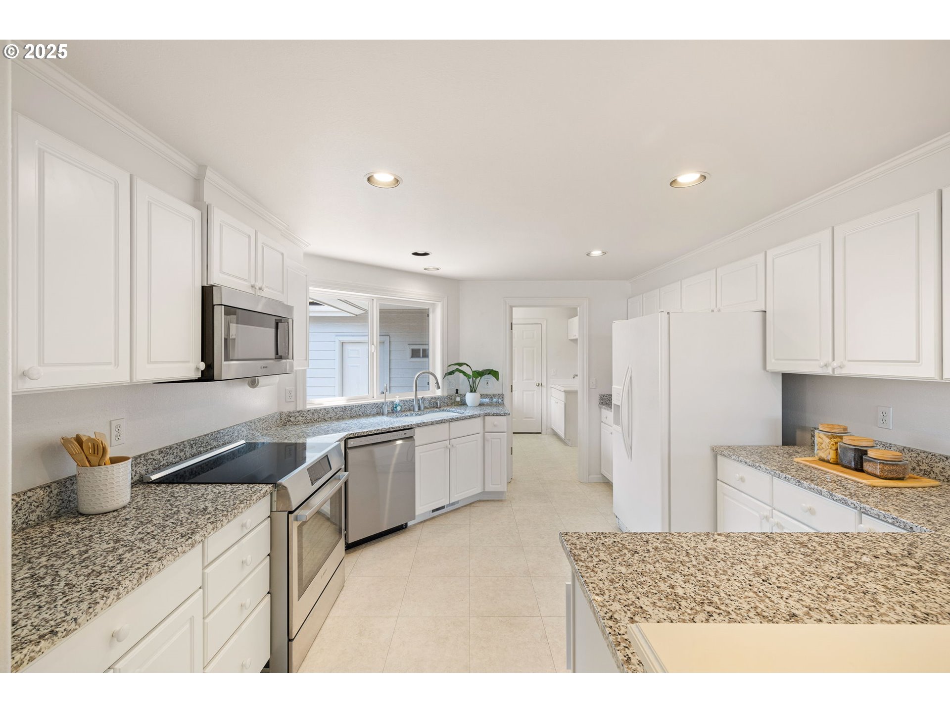 280 MAGNOLIA DR