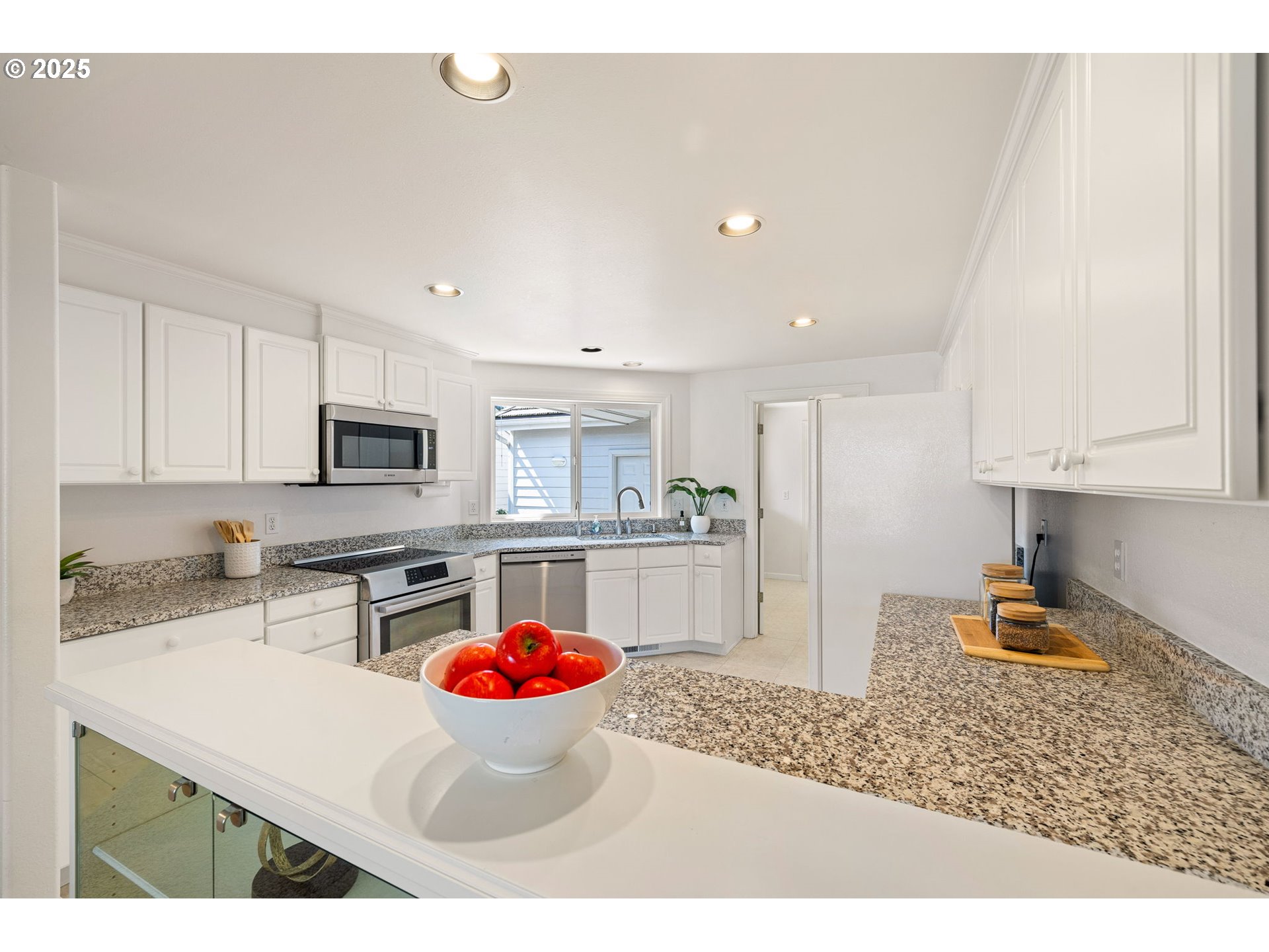 280 MAGNOLIA DR