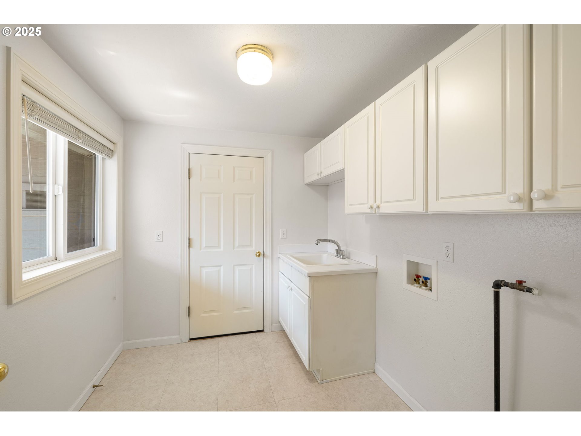 280 MAGNOLIA DR
