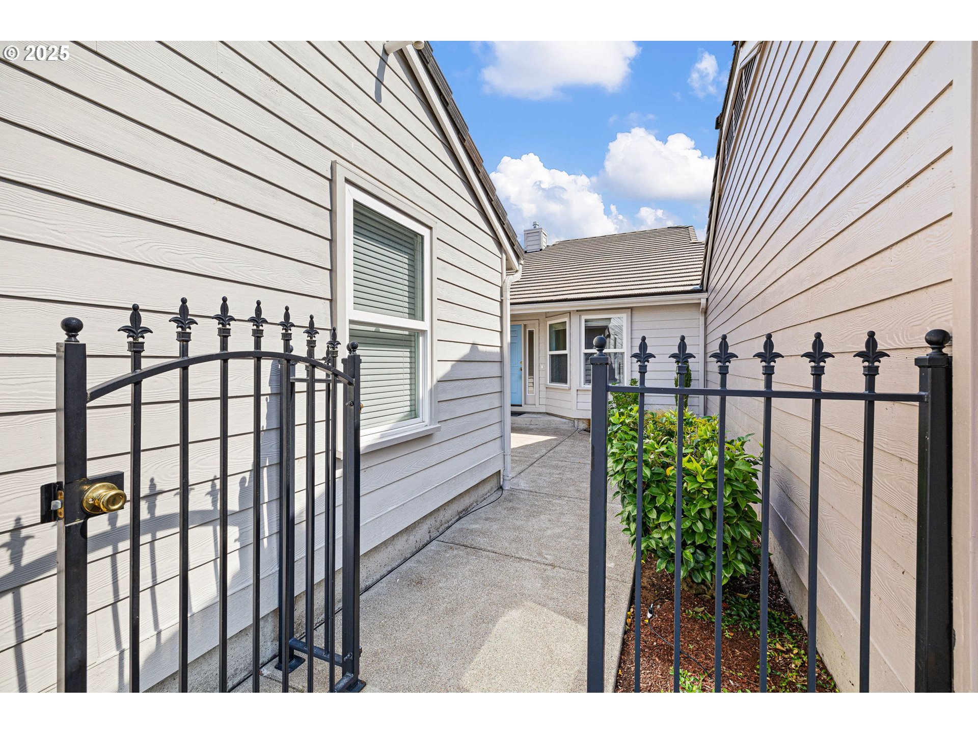 280 MAGNOLIA DR