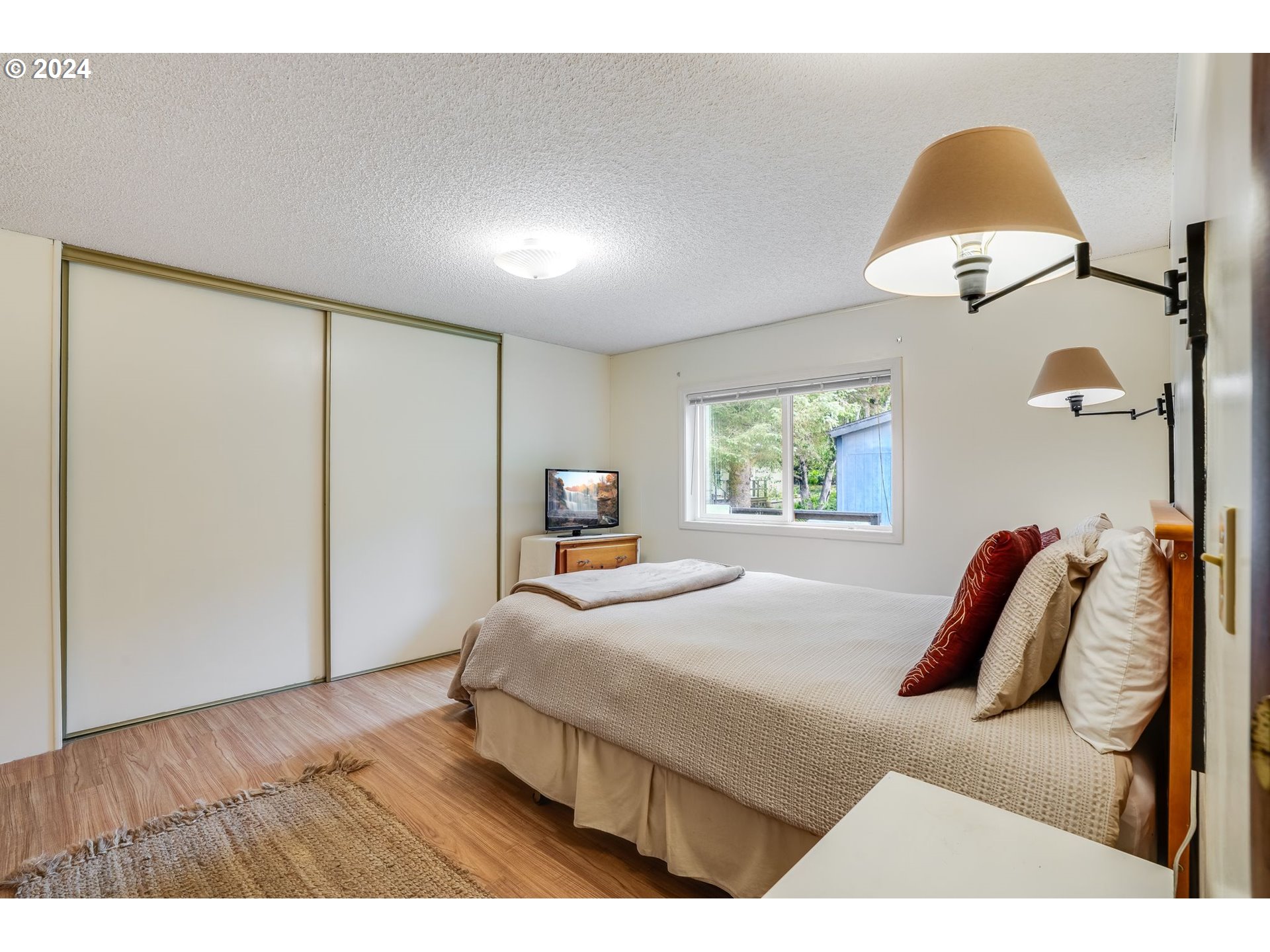 1056 CHARLOTTE CT