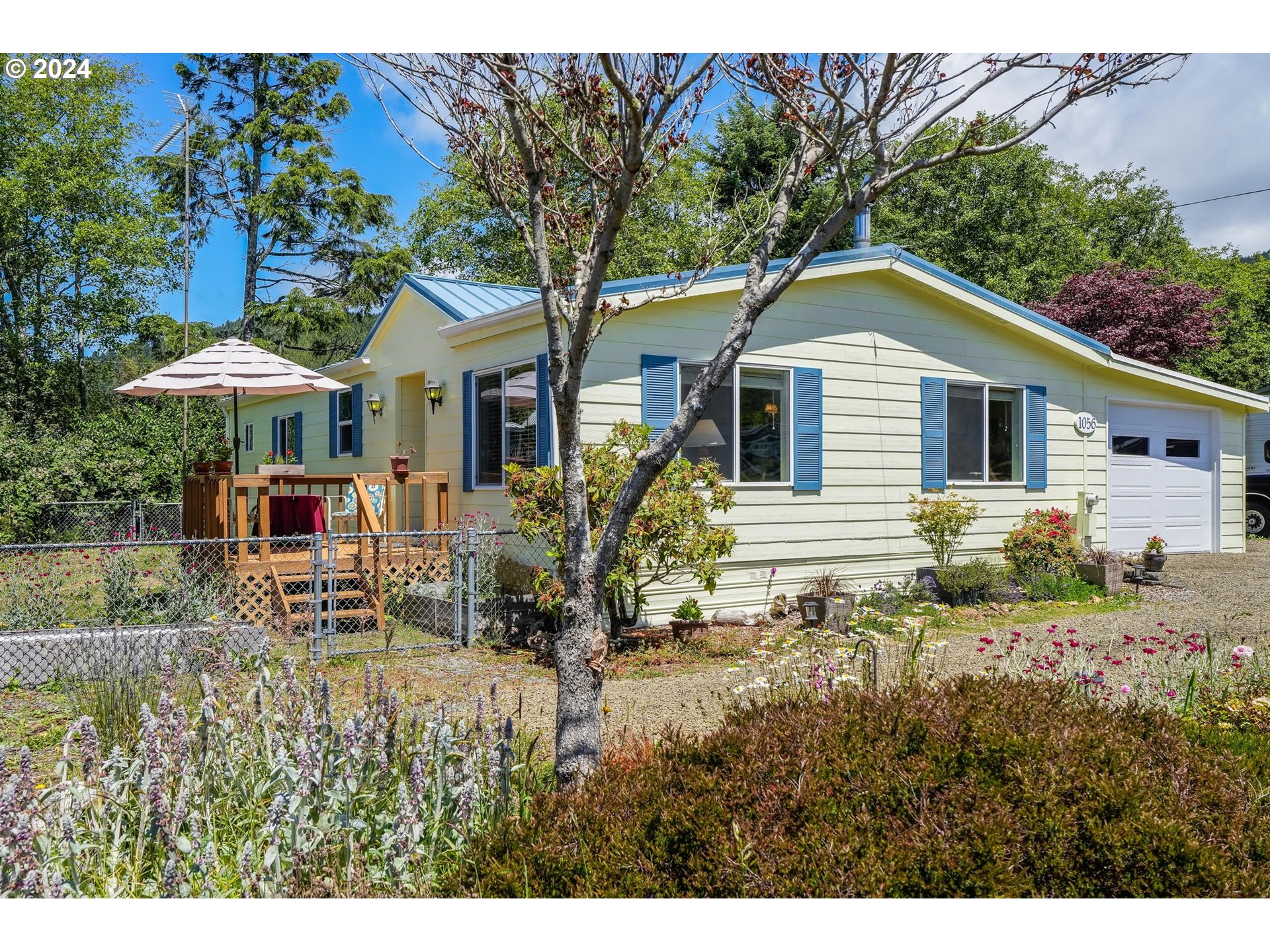 1056 CHARLOTTE CT
