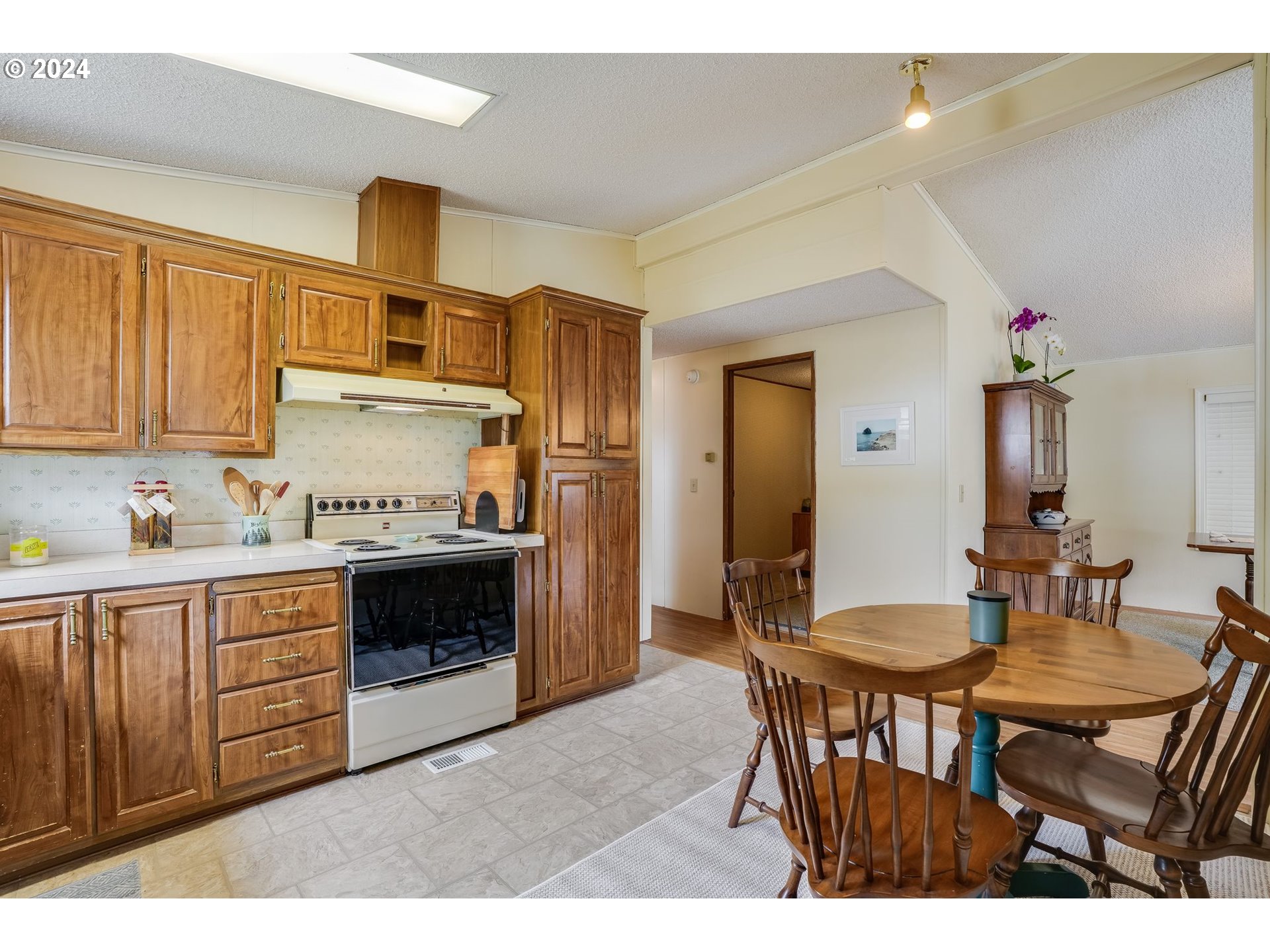 1056 CHARLOTTE CT