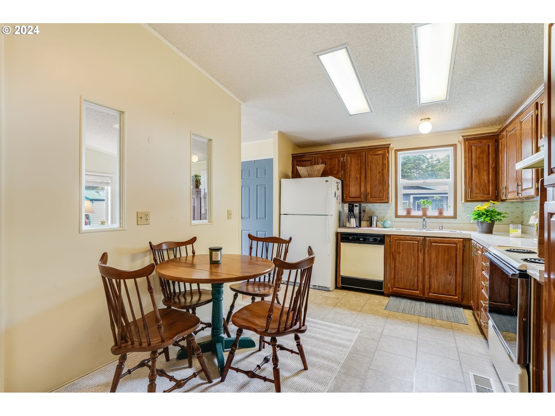 1056 CHARLOTTE CT