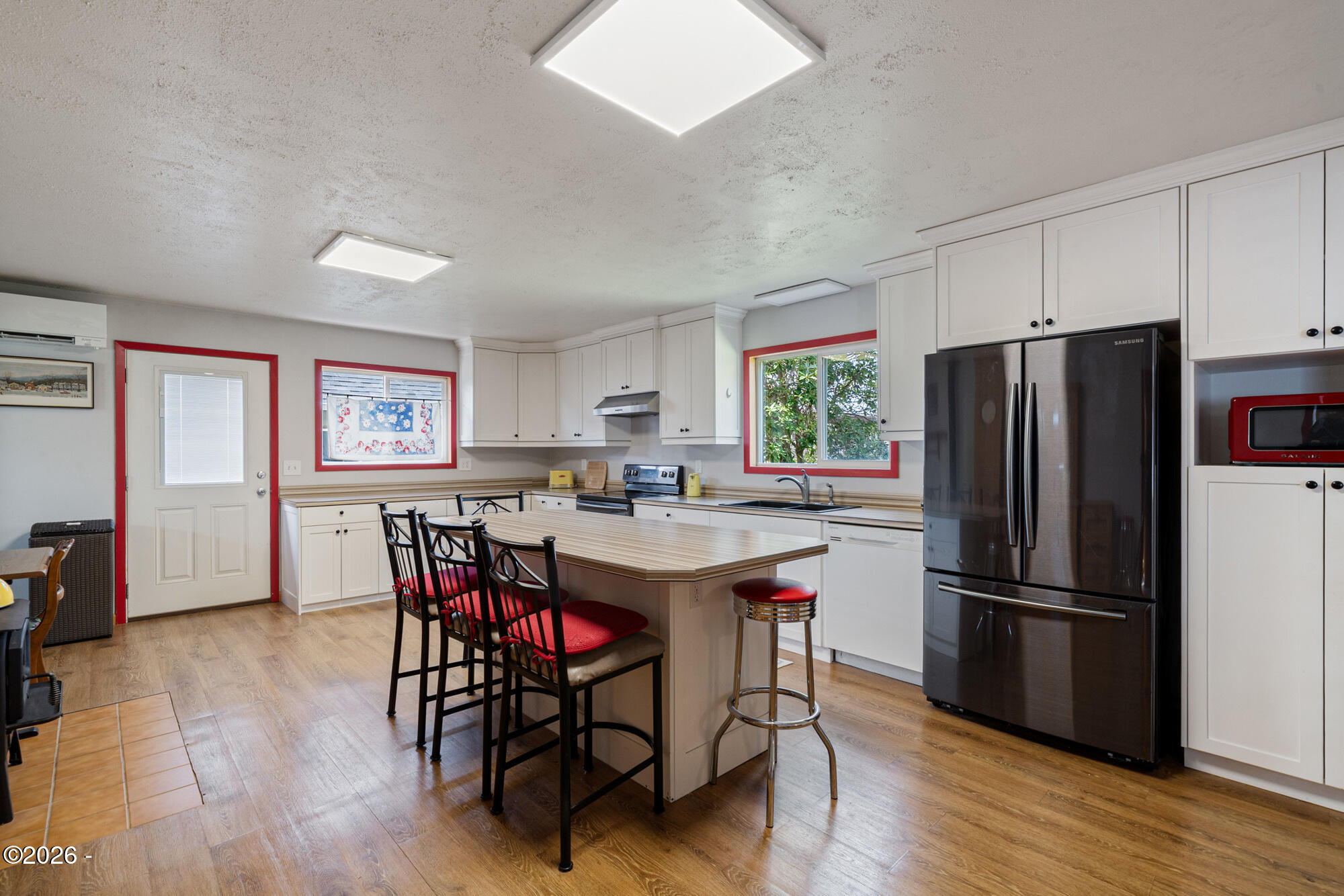 160 NE 20th Avenue