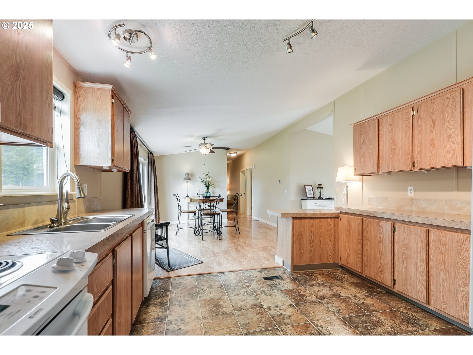 1309 NEHALEM AVE