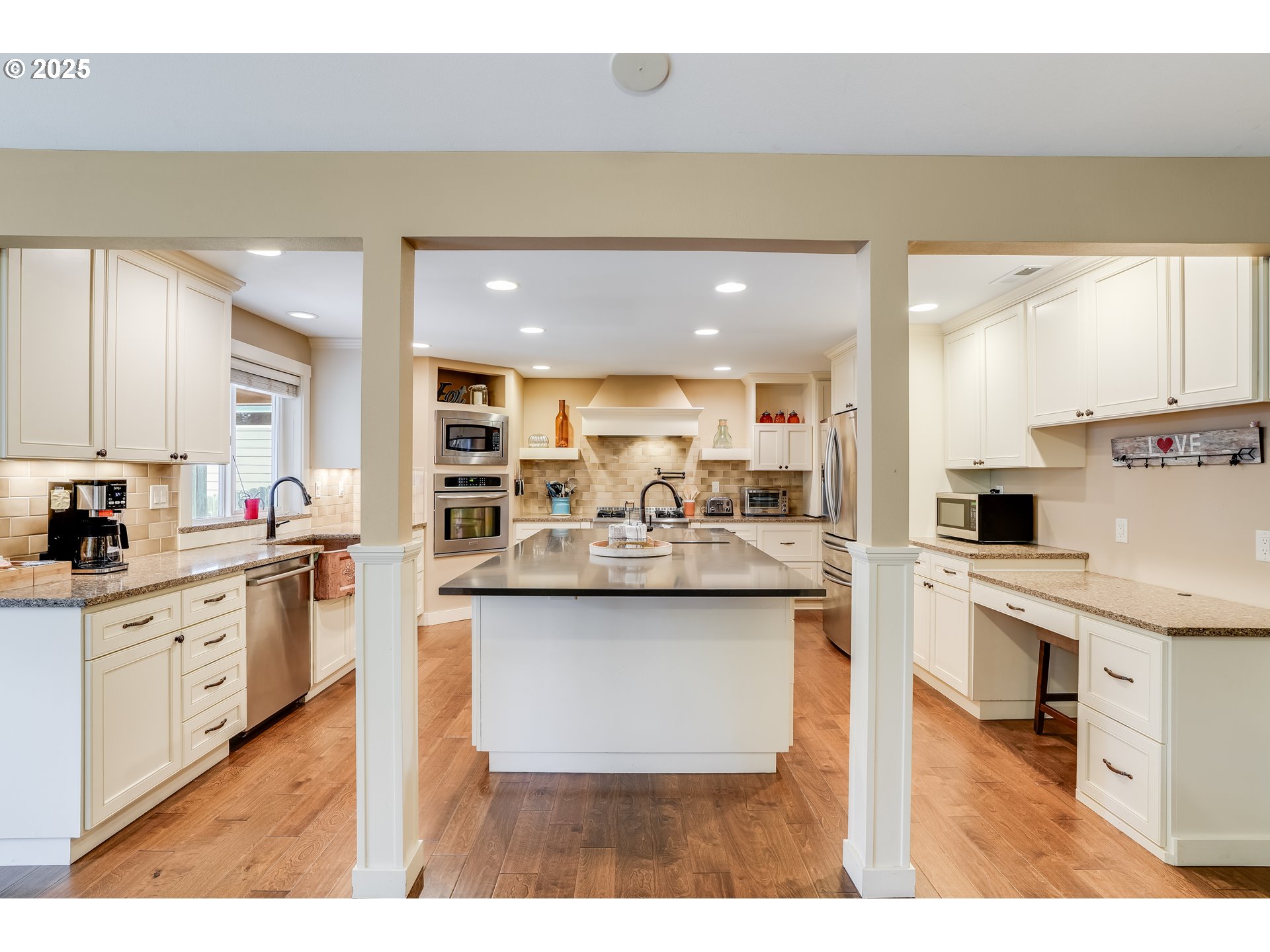 3664 W CHINOOK AVE