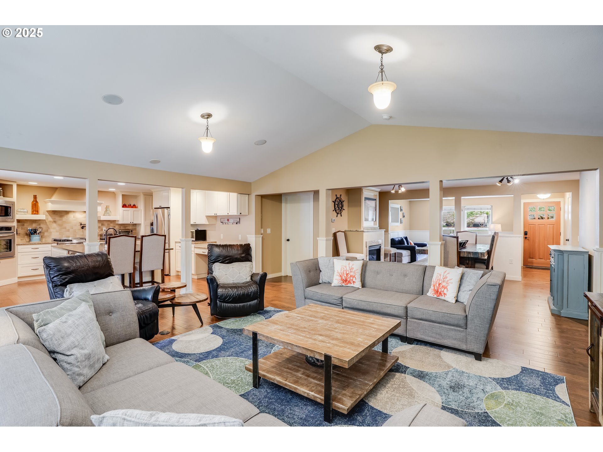 3664 W CHINOOK AVE