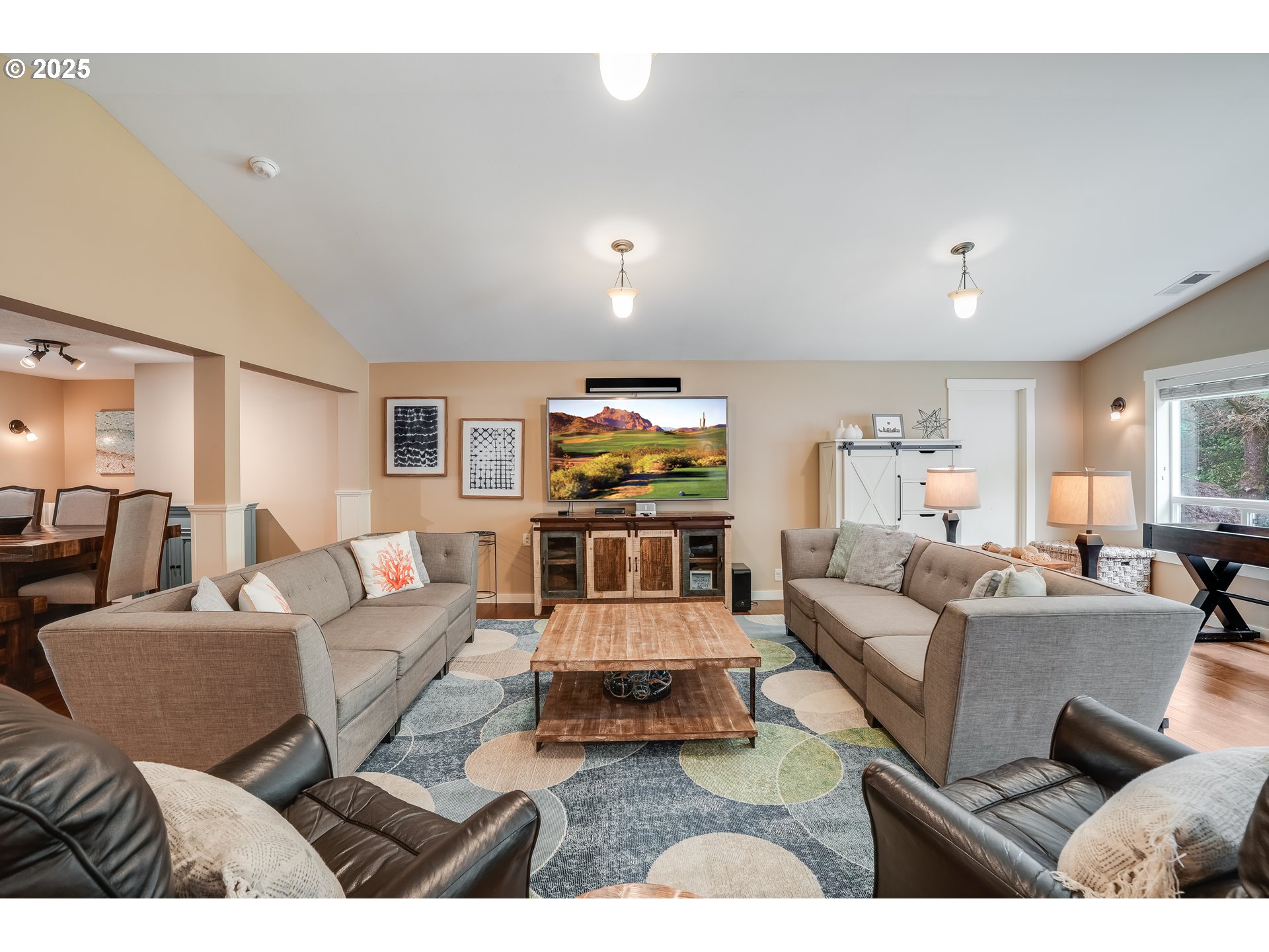 3664 W CHINOOK AVE