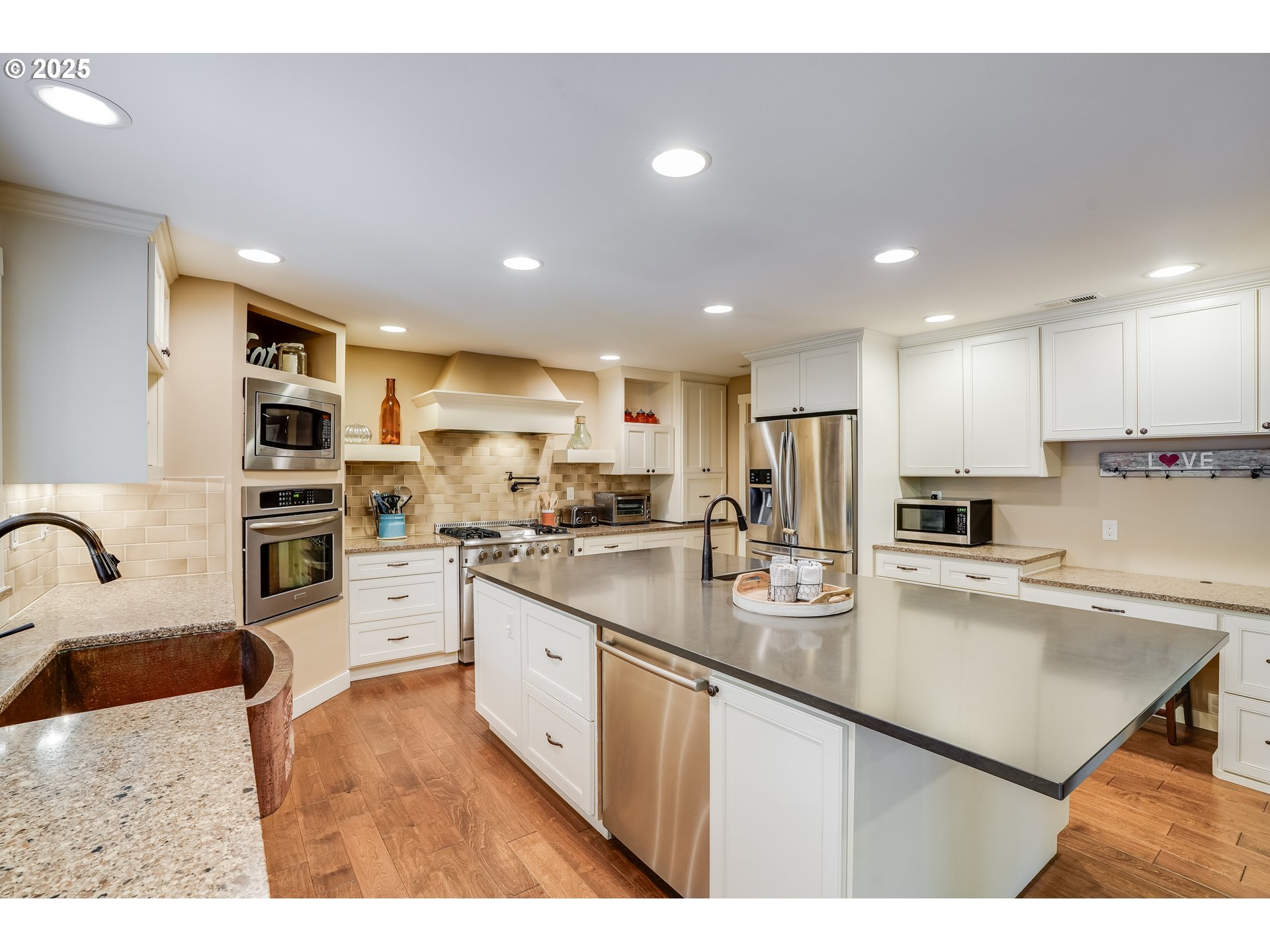 3664 W CHINOOK AVE