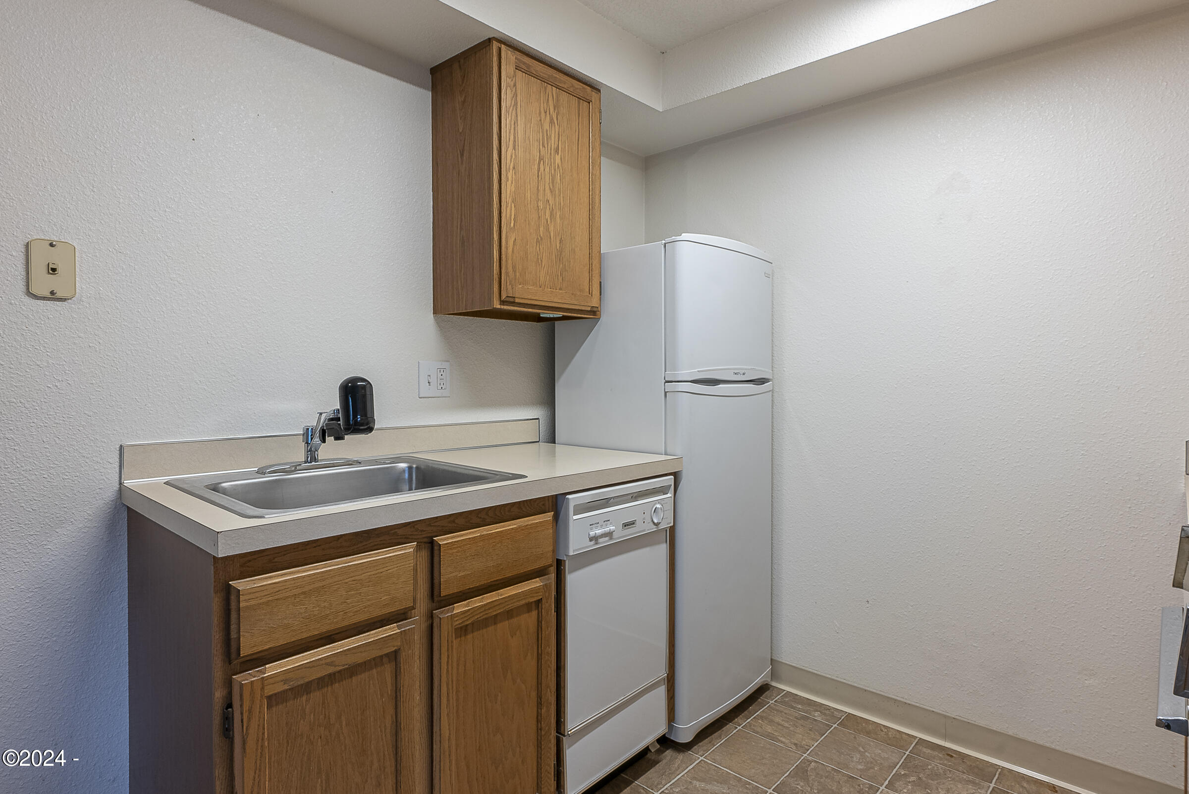 145 N Miller Street, 211