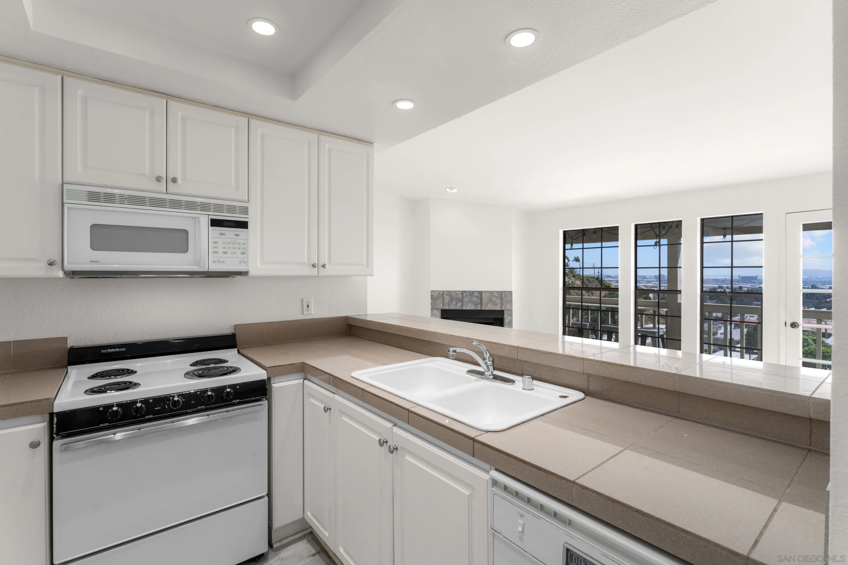 2235 Linwood Street Unit A6