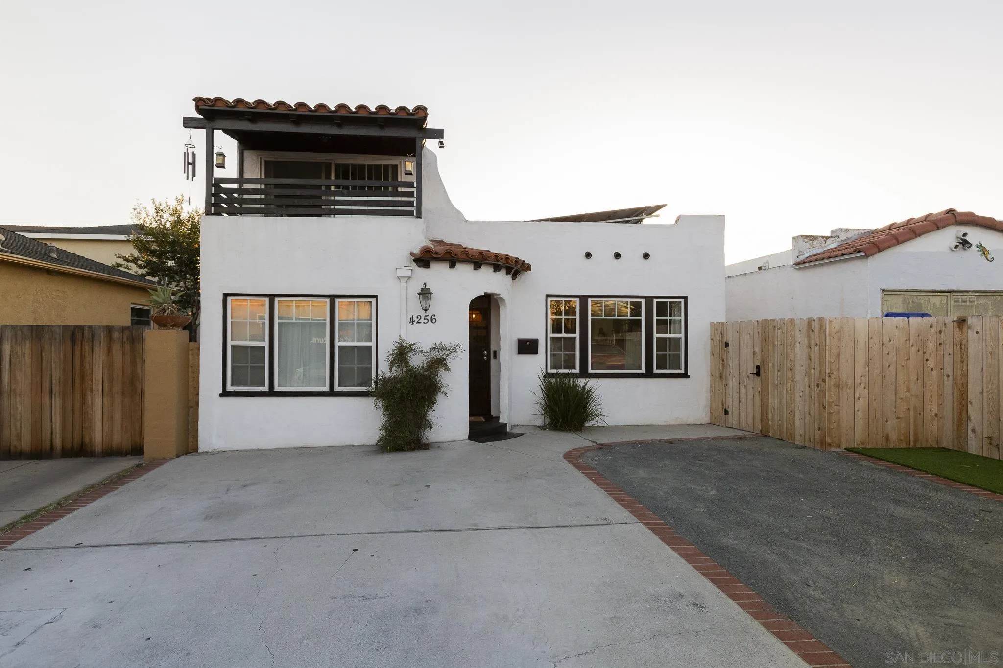4256 Menlo