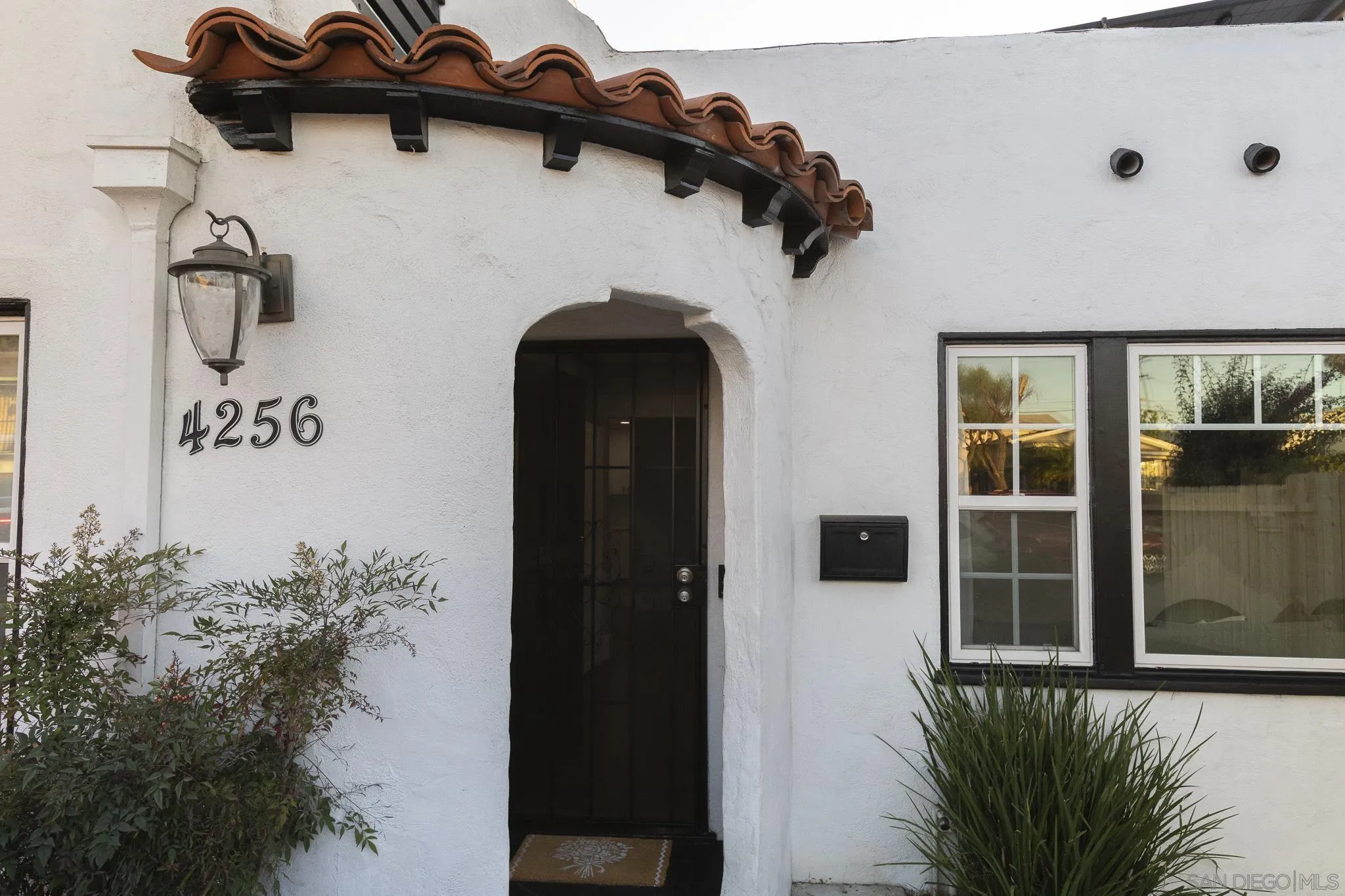4256 Menlo