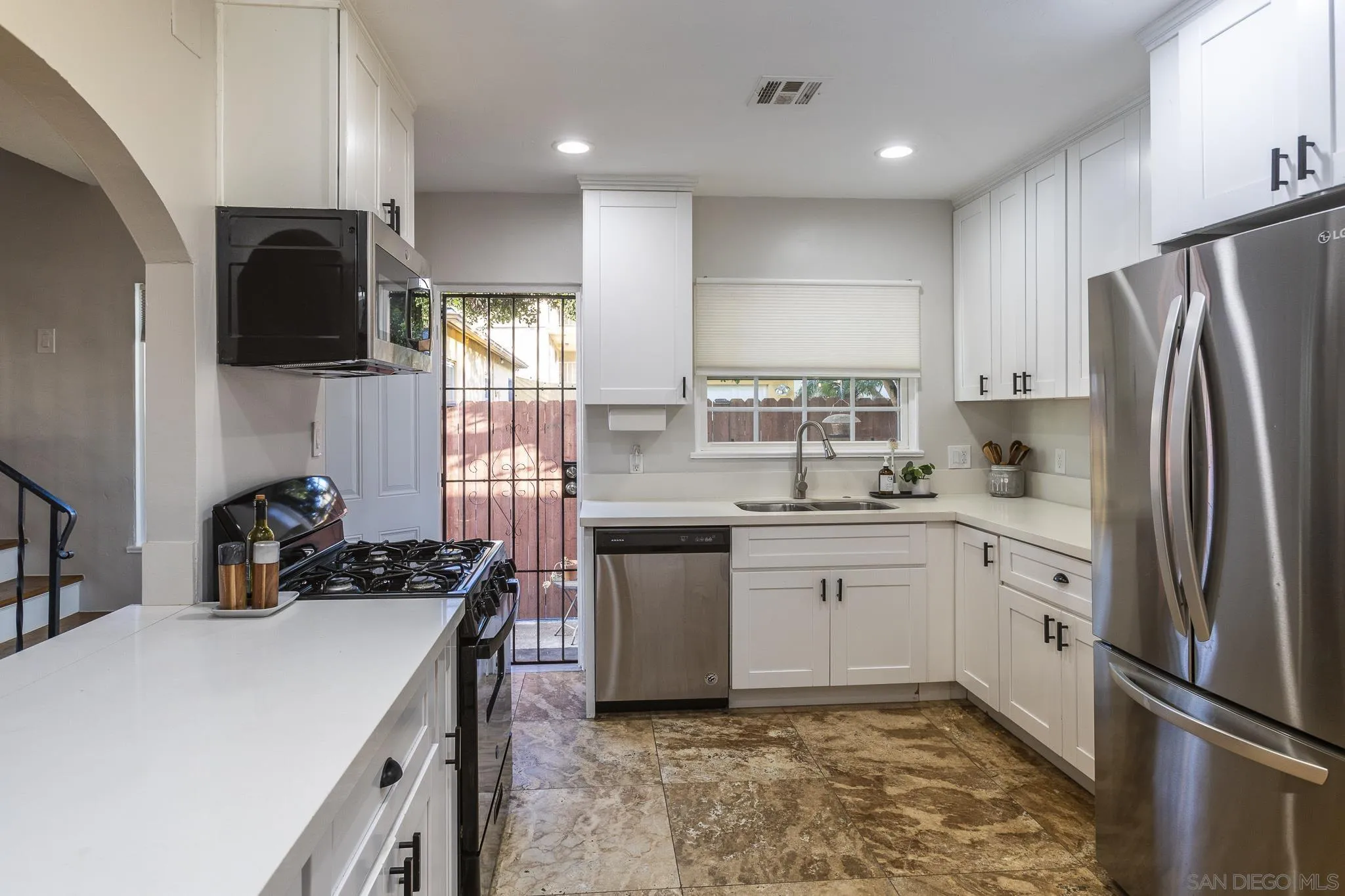 4256 Menlo