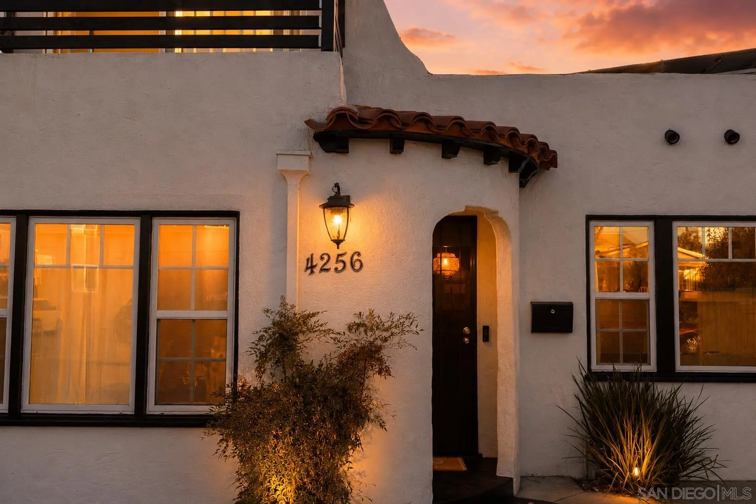 4256 Menlo