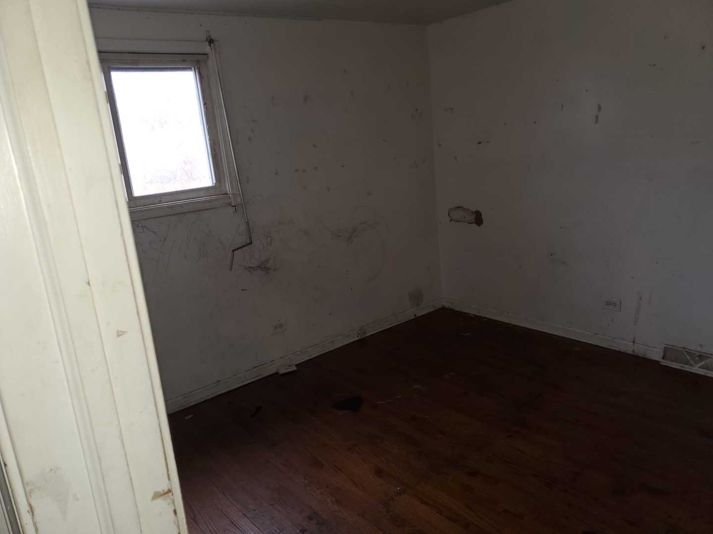 936 W 116TH Place
