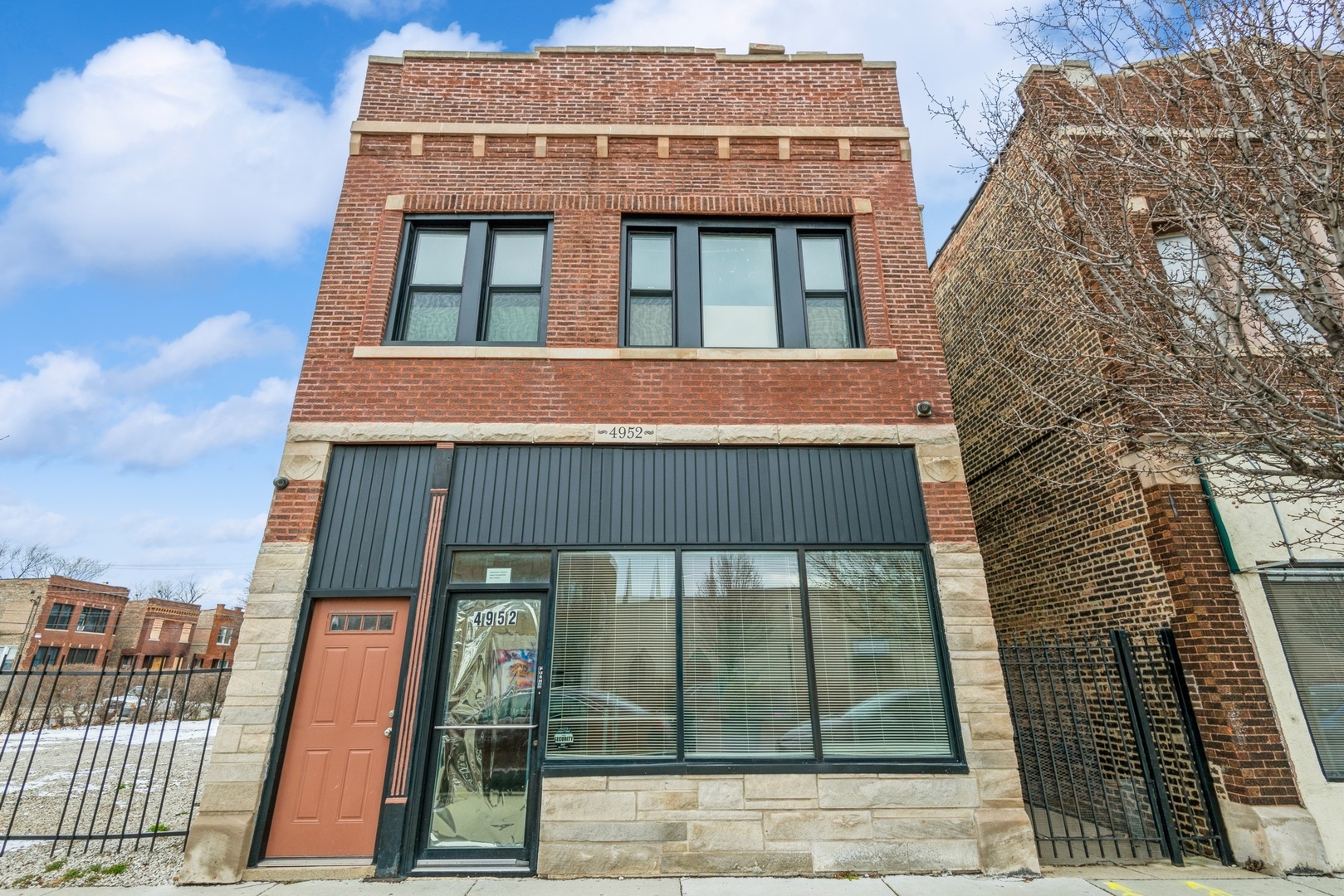 4952 W Chicago Avenue
