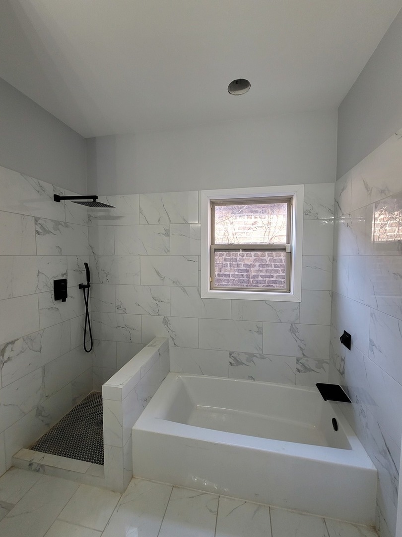 826 E 89TH Street