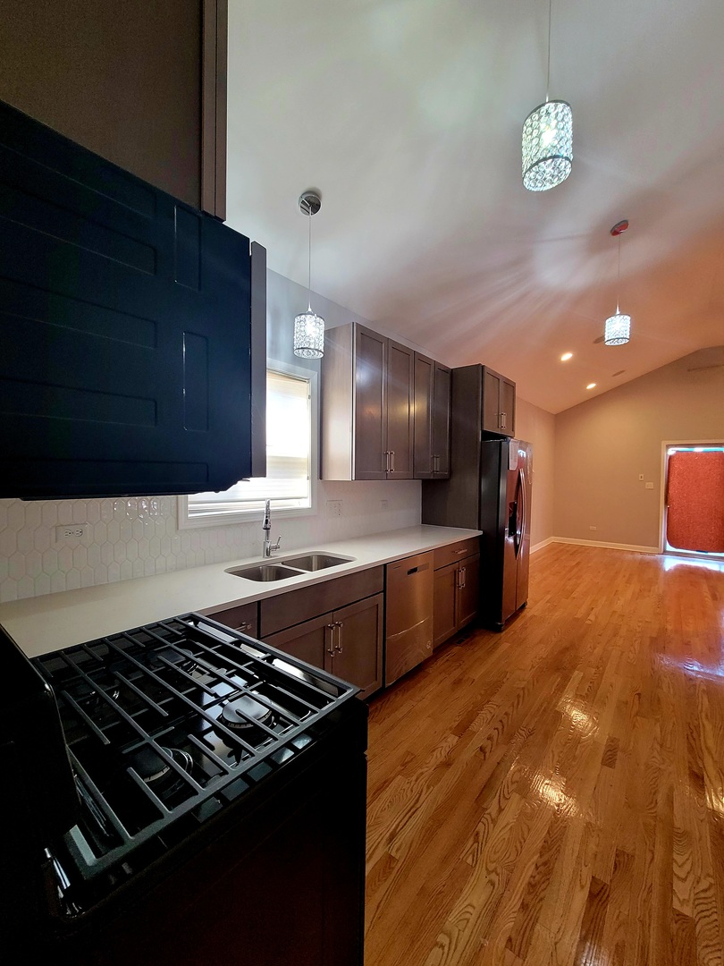 826 E 89TH Street