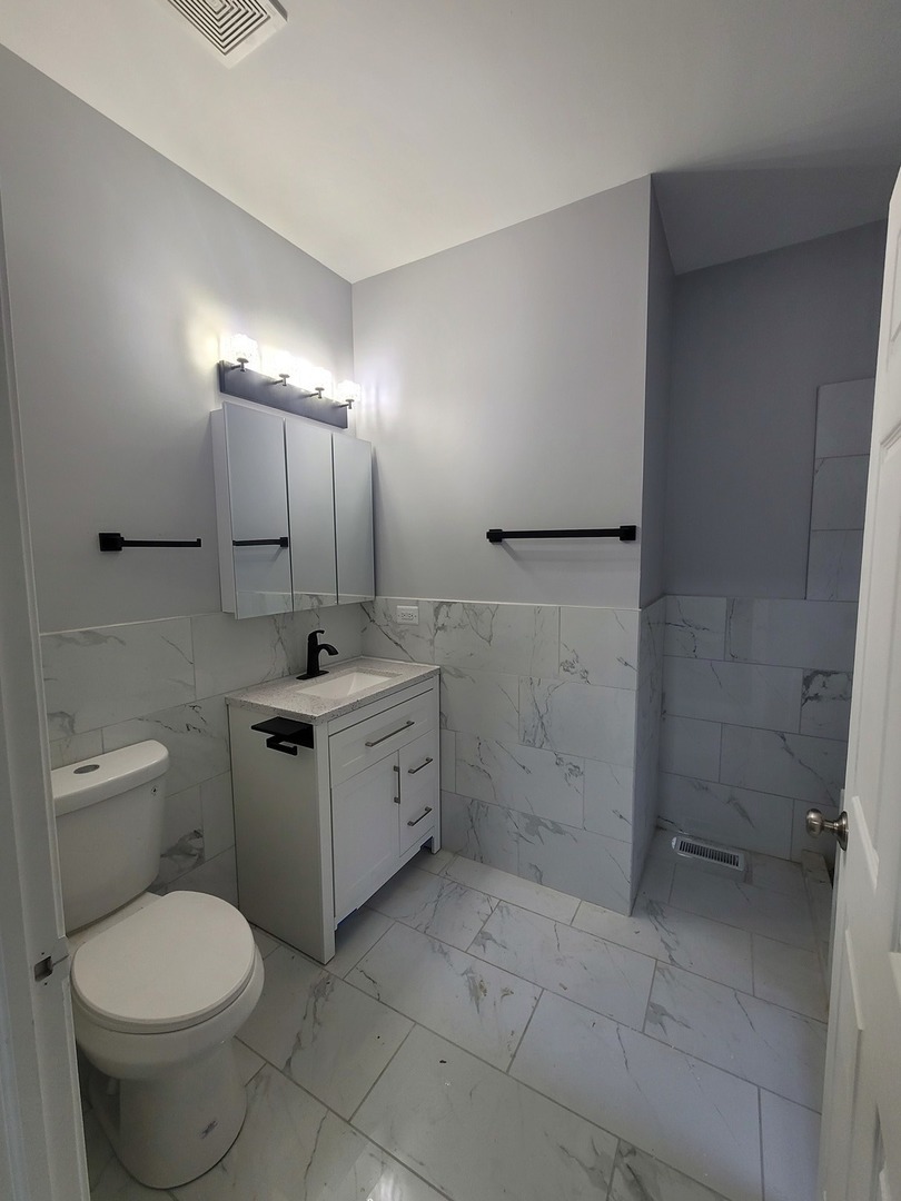 826 E 89TH Street